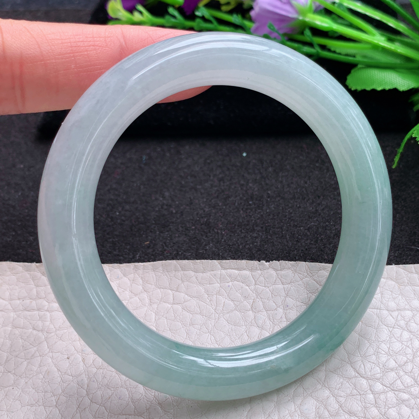 r飘逸款54*10.3美人镯 缅甸翡翠A货玉手镯精美飘花晴绿圆条玉手镯