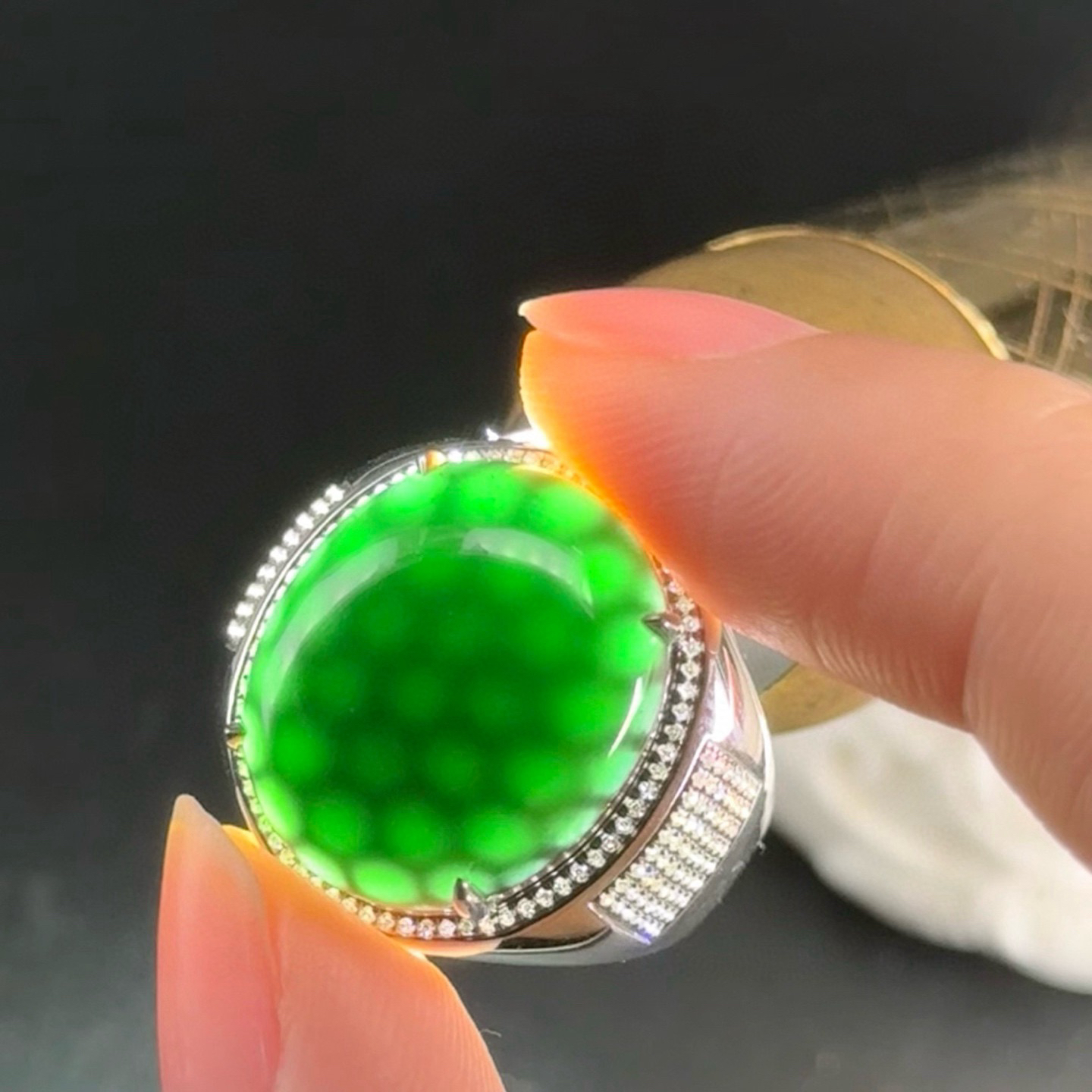 精品18k墨翠男戒 种好色正 黑度极好 打灯通透 油性十足  尺寸17.9