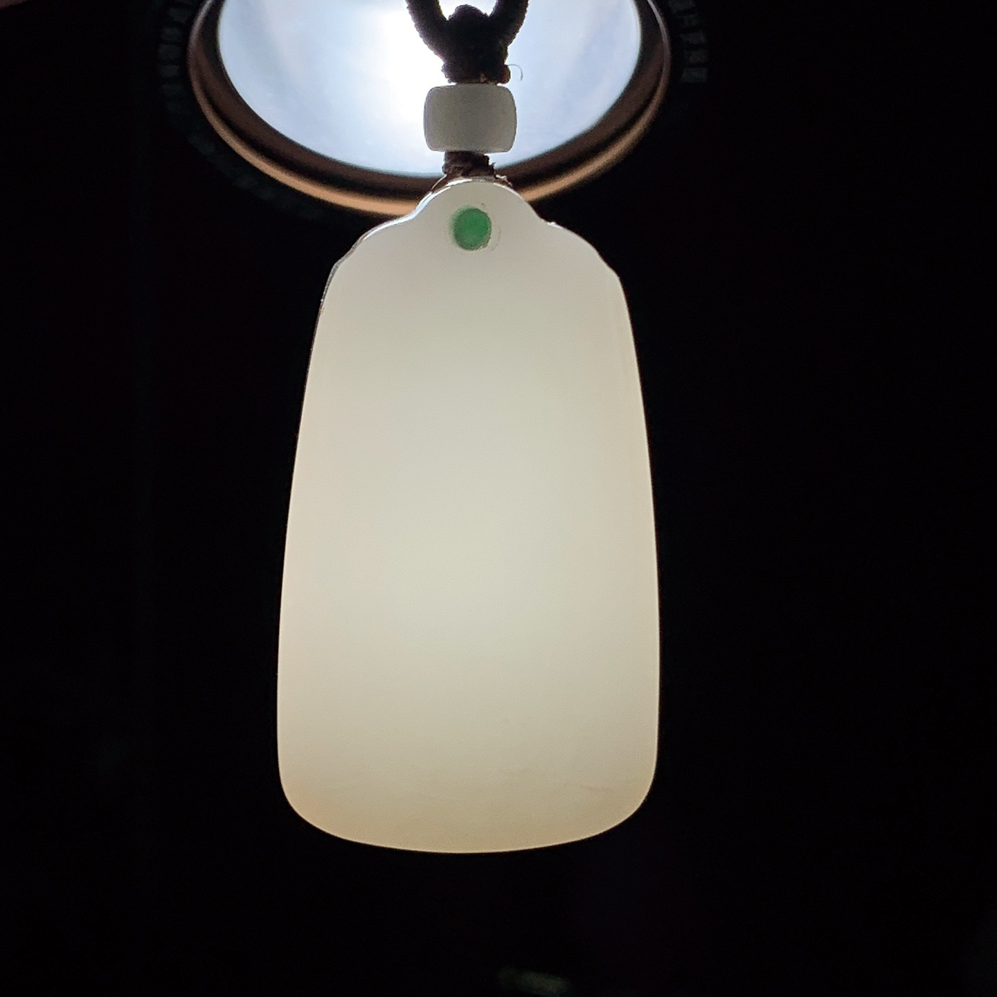 新疆和田玉羊脂白玉平安无事牌挂件。尺寸50/28/13重44克 玉质细腻油润 底色纯净 脂粉好，品质好！lt260323