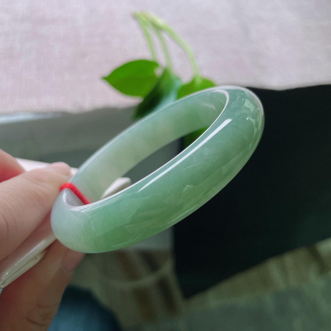 54/12.4/7.5，油绿正圈，水润细腻，油润有光泽，闭月羞花，