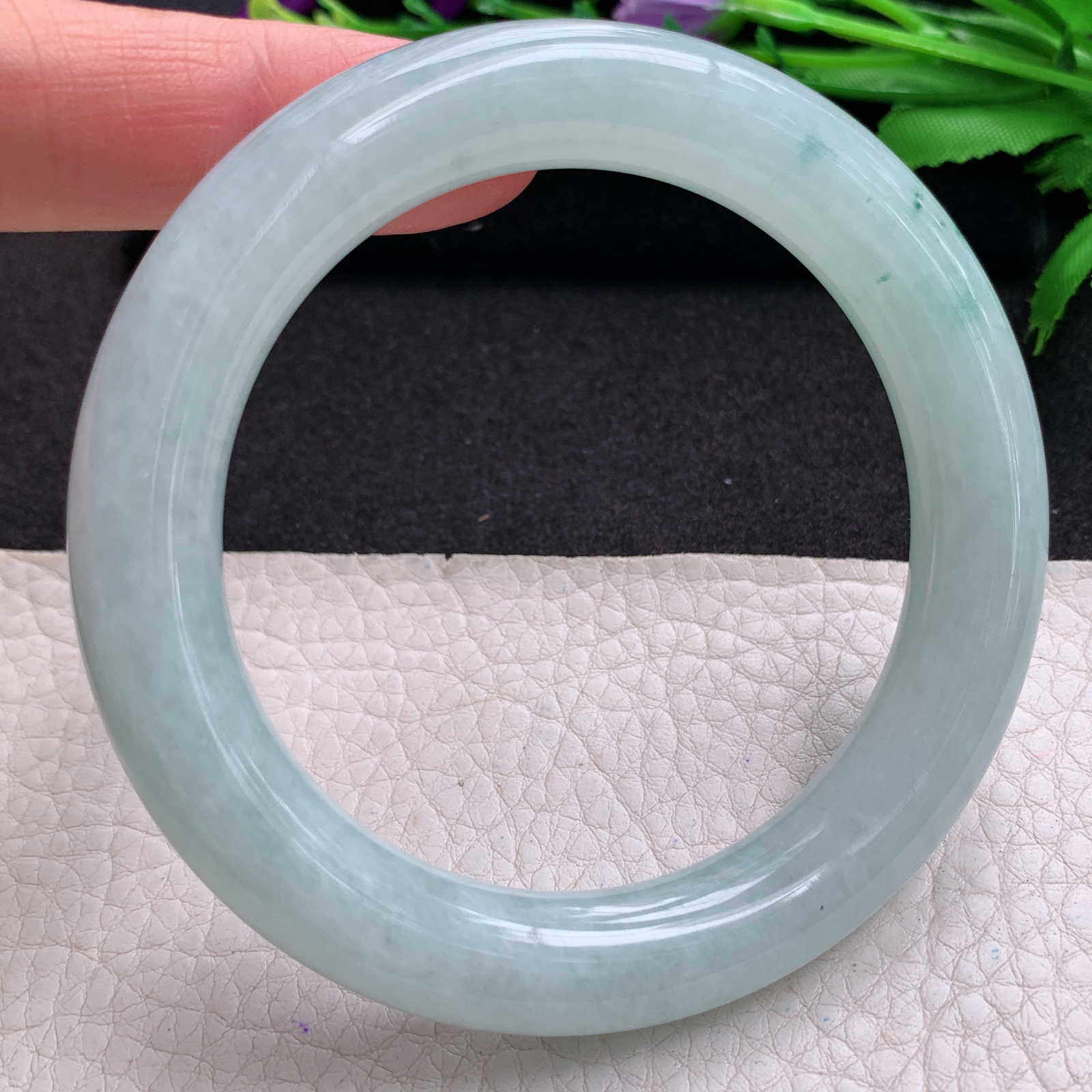 ee实拍57*11*10.8美人镯 缅甸翡翠A货飘花圆条玉手镯