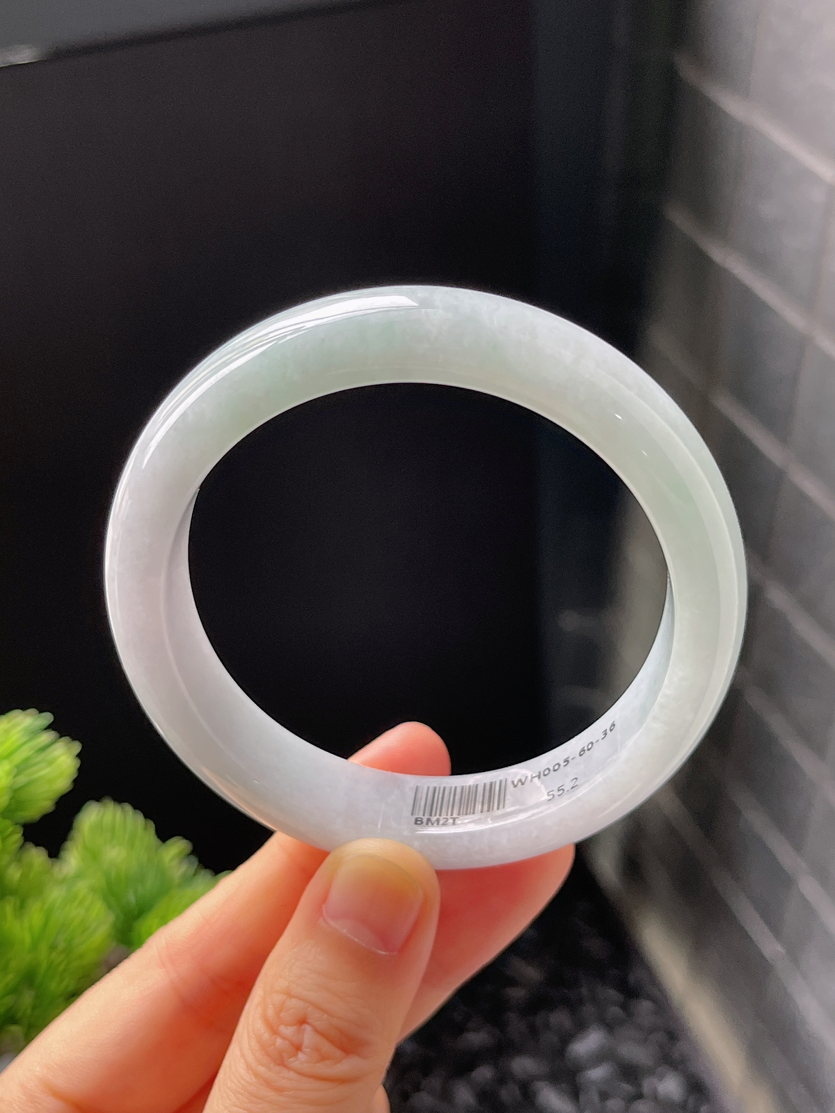 正圈55.2圈口，翡翠糯化种淡绿色手镯