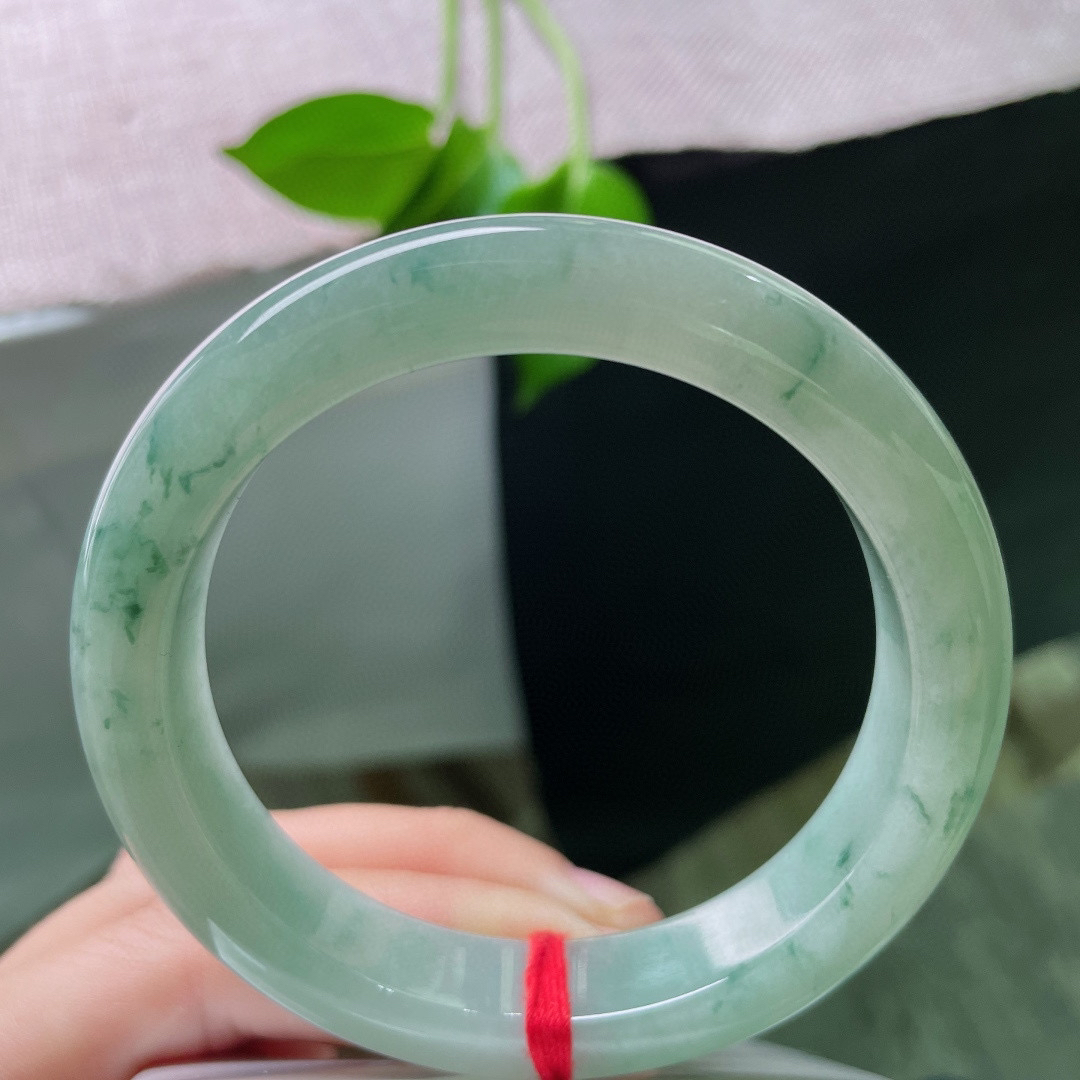 56.6/13.2/8.9，飘花正圈，蓝底，底子干净清爽，细腻，花色灵动飘逸，无纹裂