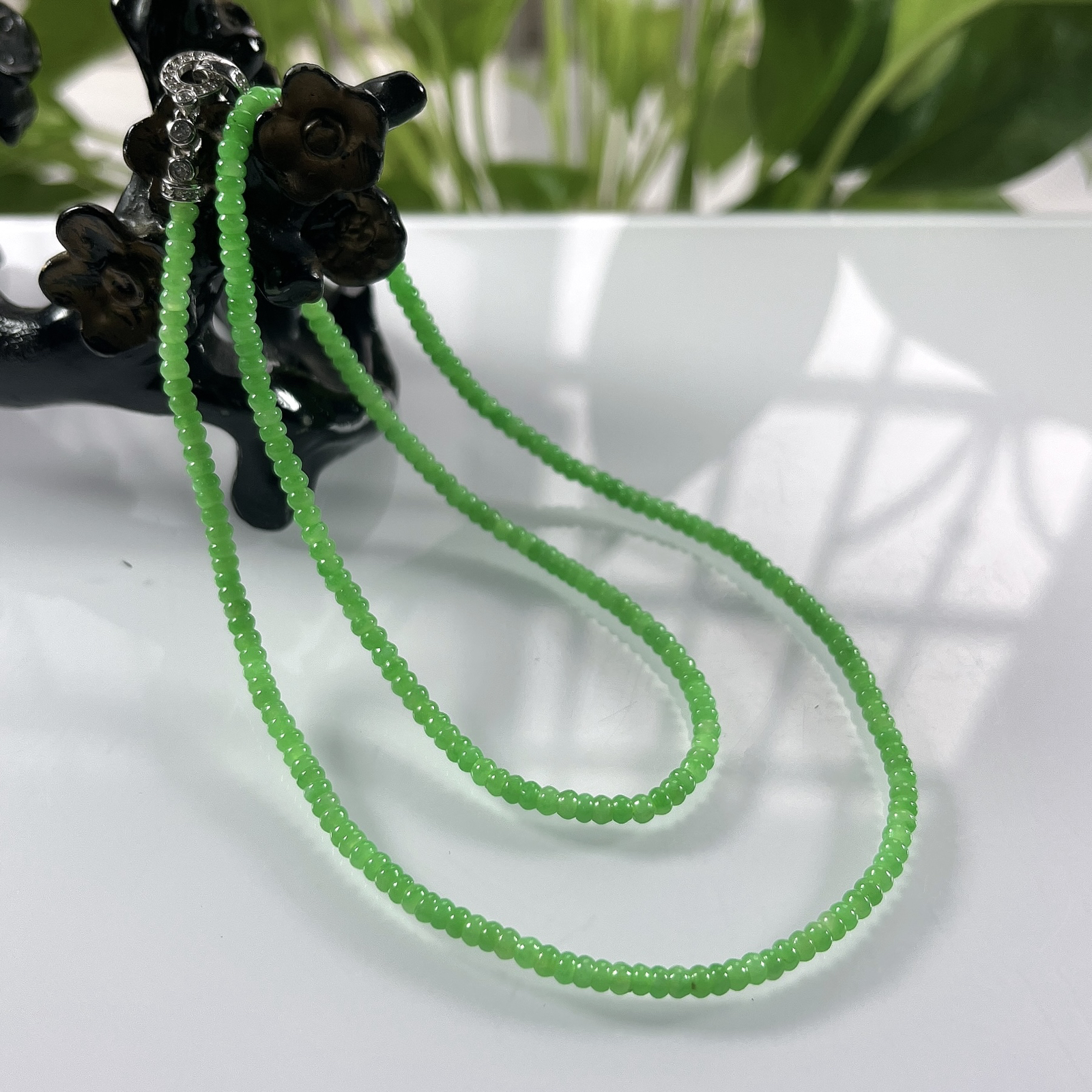 缅甸天然翡翠A货，卡3冰种满绿阳绿小算盘珠锁骨项链，尺寸：3mm/260颗，长度510mm，重量：10.18g