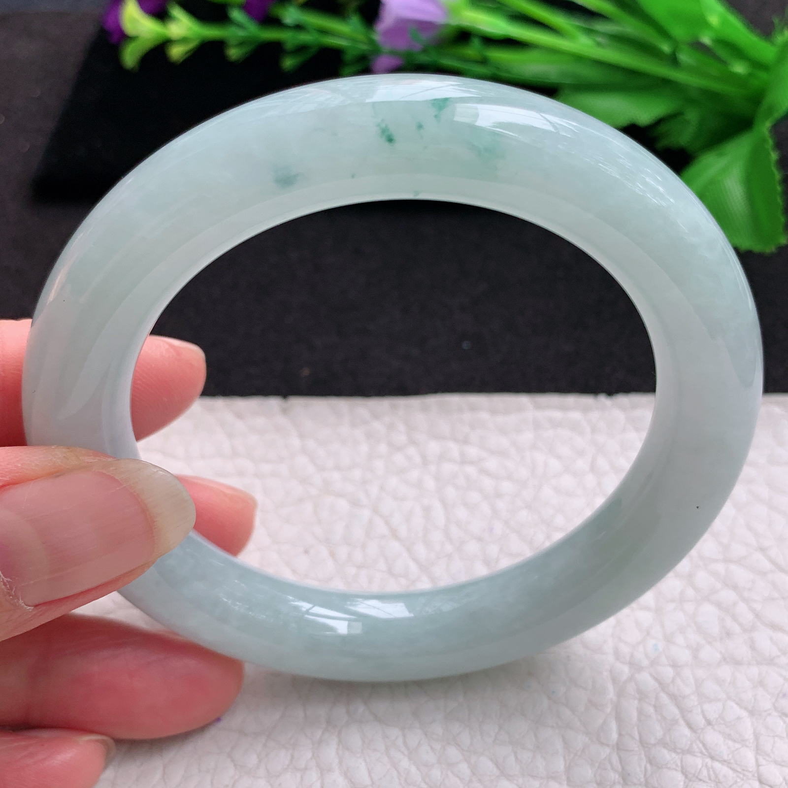 ee实拍57*11*10.8美人镯 缅甸翡翠A货飘花圆条玉手镯