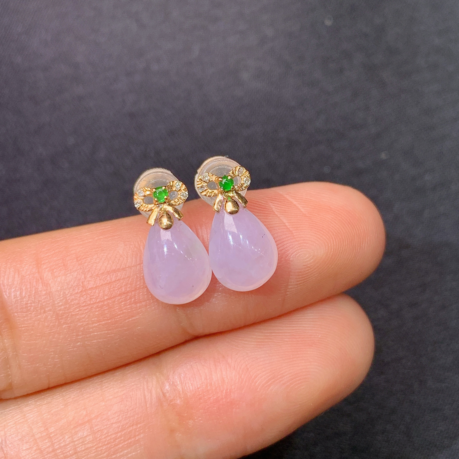 淡紫罗兰水滴耳钉，18k金镶嵌，温润细腻，颜色鲜艳，Xyg 尺寸9.2*6.1*3.3