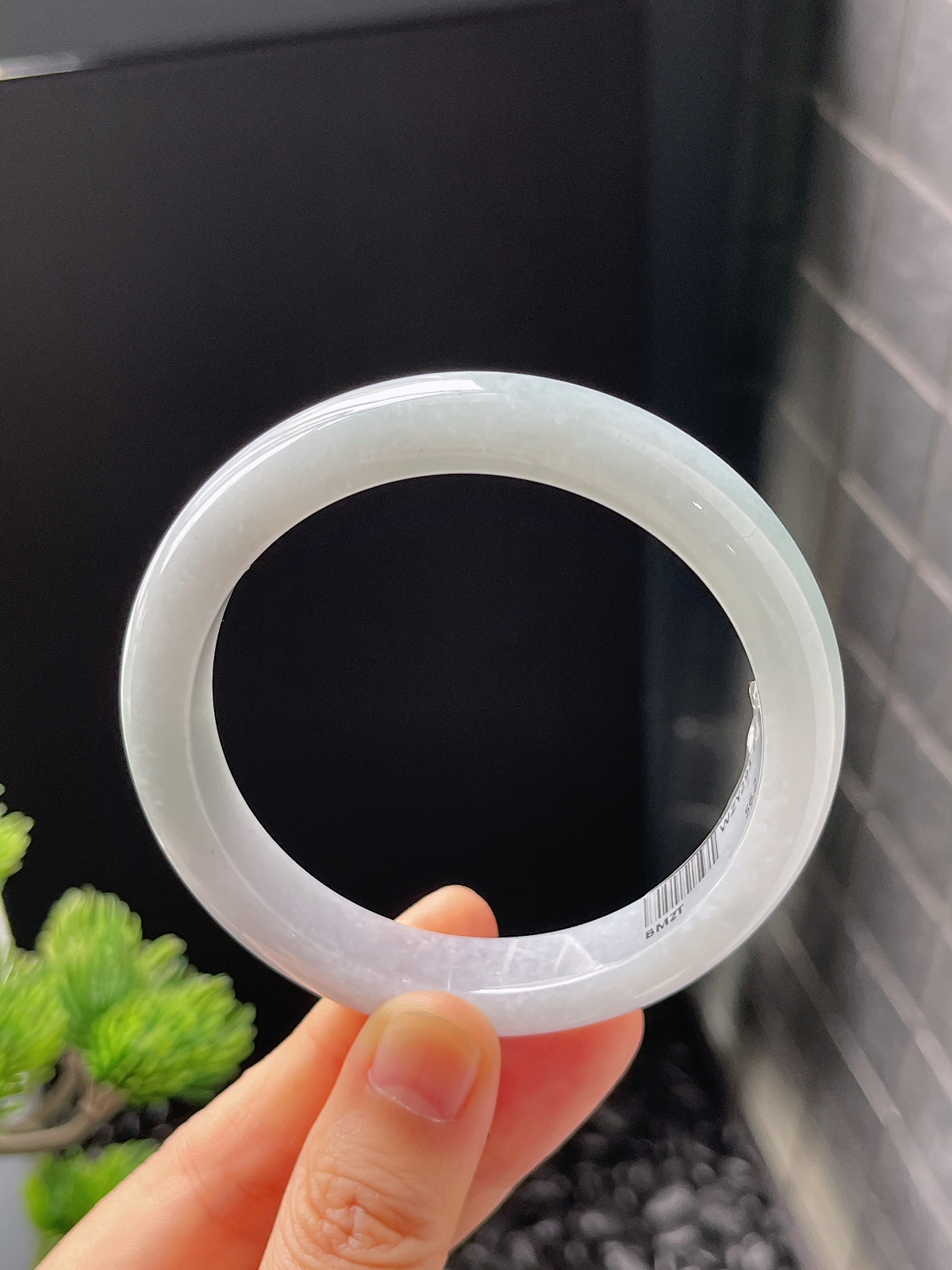 正圈56.2圈口，翡翠糯化种淡蓝色手镯