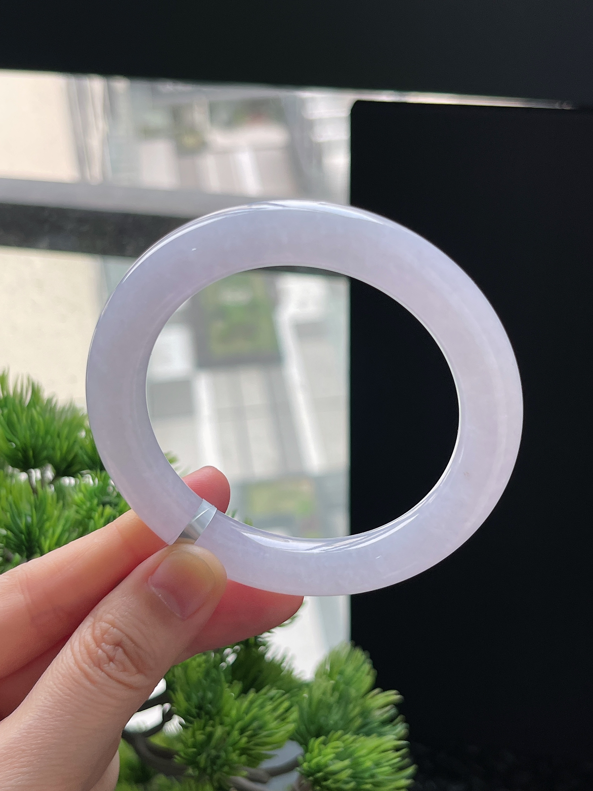 圆镯55.6圈口，翡翠冰糯种淡紫色手镯