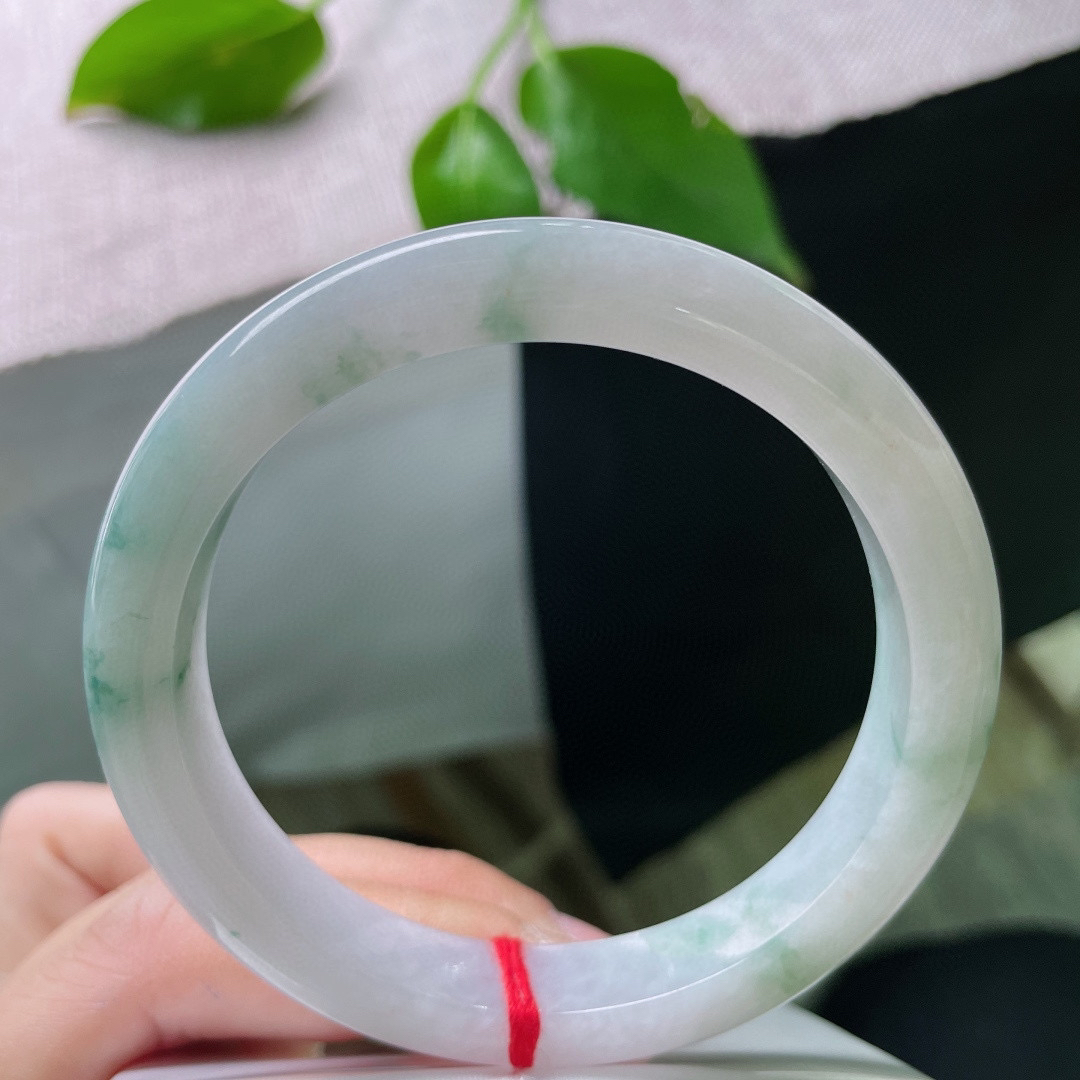 58.7/10.9/7.9。飘花正圈，白底，肉质细腻干净，洒金，细纹不影响