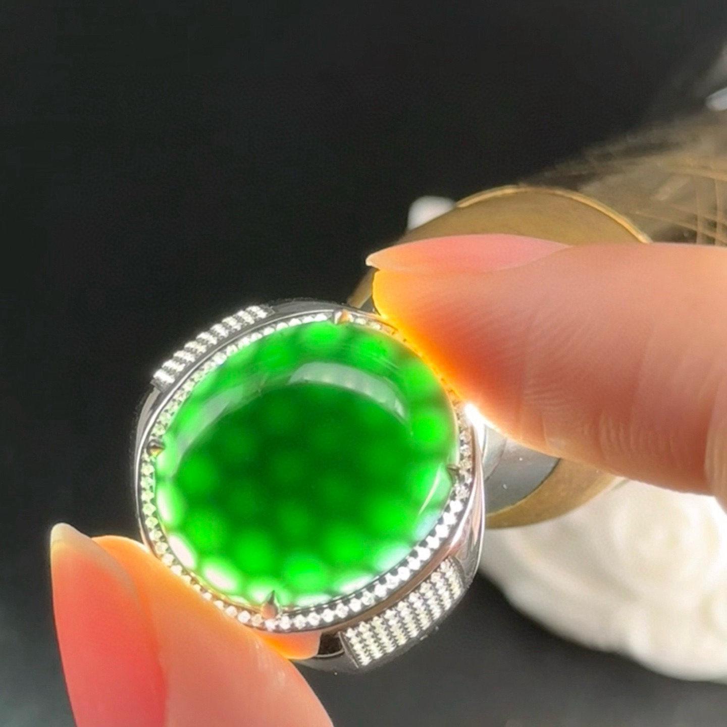 精品18k墨翠男戒 种好色正 黑度极好 打灯通透 油性十足  尺寸17.9