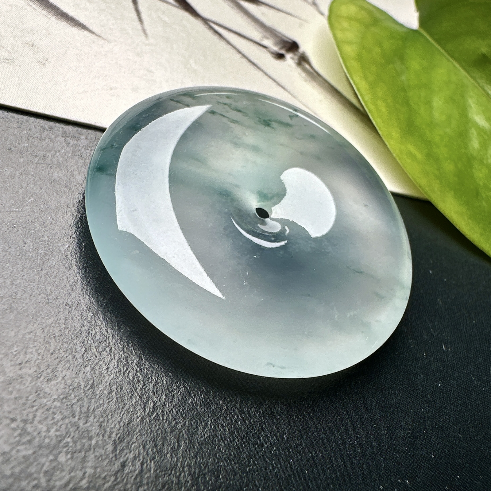 【冰种飘花平安扣】质地细腻冰润，品质很好，冰感十足，胶感明显，收藏品质。