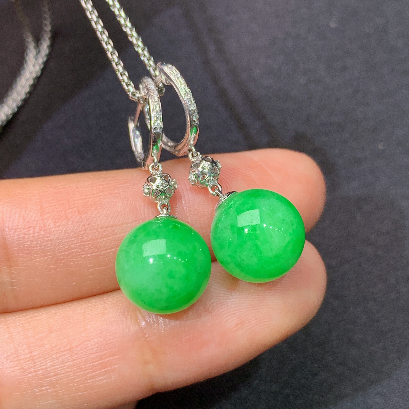 翠绿圆珠耳坠，18k金镶嵌，简约时尚，冰润色阳，种水足，Xyg 尺寸10.5