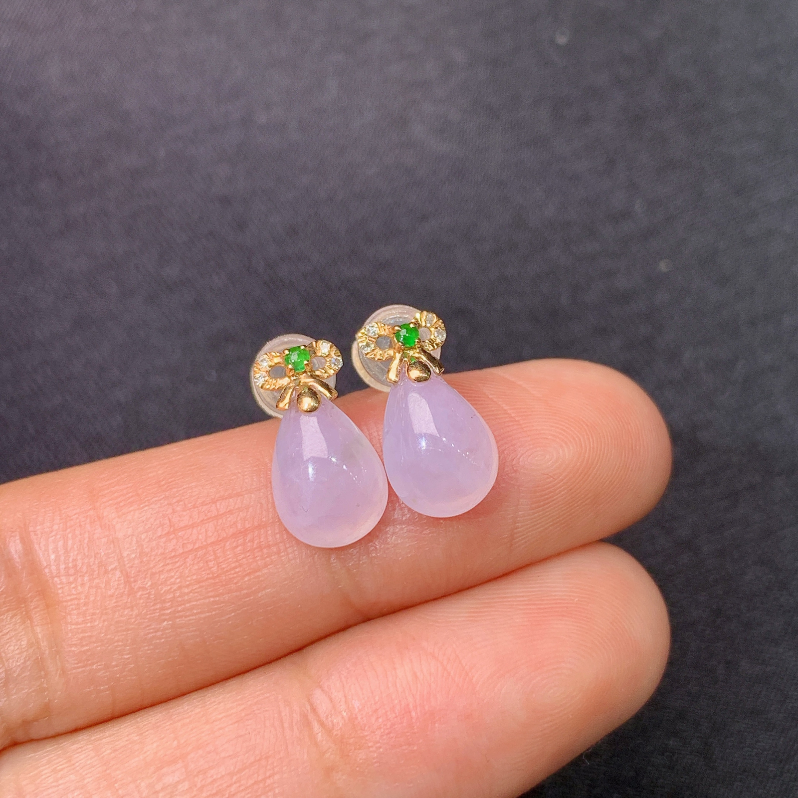 淡紫罗兰水滴耳钉，18k金镶嵌，温润细腻，颜色鲜艳，Xyg 尺寸9.2*6.1*3.3