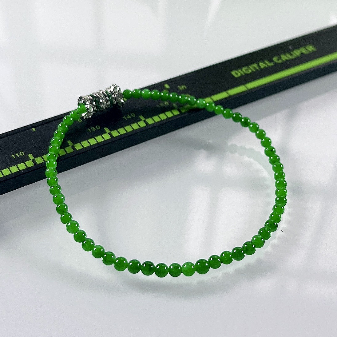 收藏级别，缅甸天然翡翠A货，卡3冰种满绿正阳绿小米珠小圆珠手串手链，尺寸：3mm/61颗，长度170