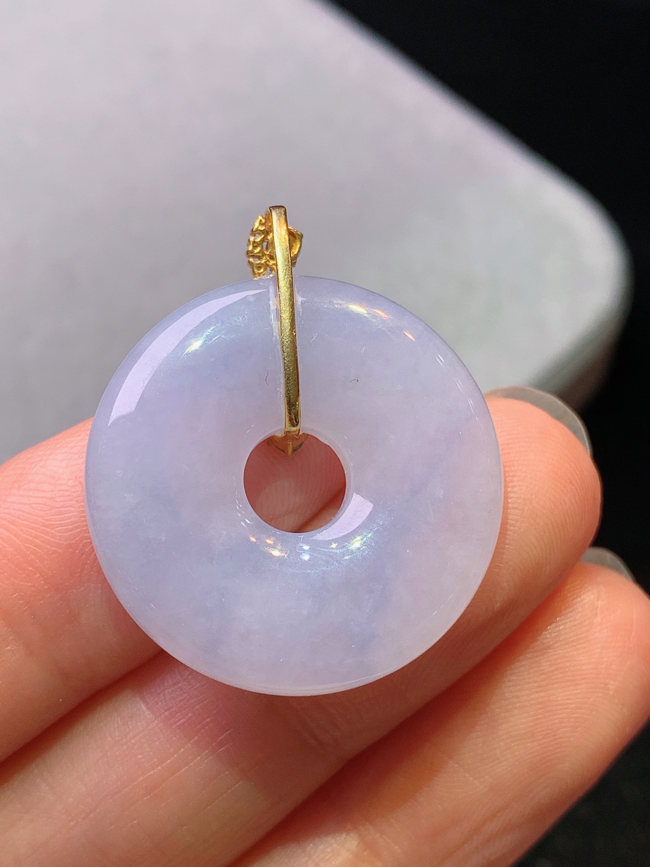 18k金钻镶嵌淡紫罗兰平安环吊坠 玉质细腻 色泽艳丽清新 水润亮眼 整体尺寸28.9*24.2*5.2b1