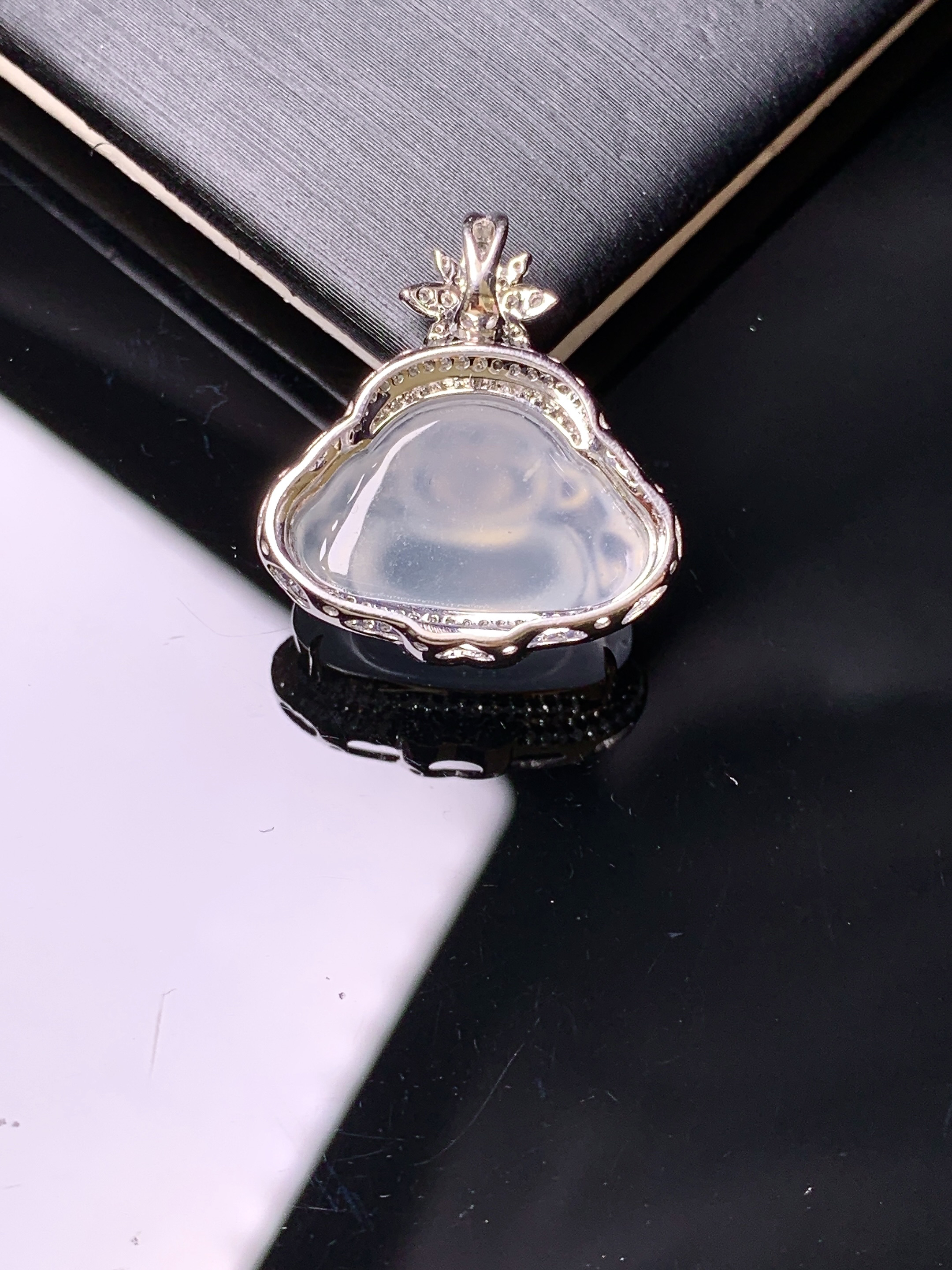 18k金钻镶嵌冰种佛公吊坠 玉质细腻 色泽艳丽清新 水润亮眼 整体尺寸20.8*18.8*8.8y4