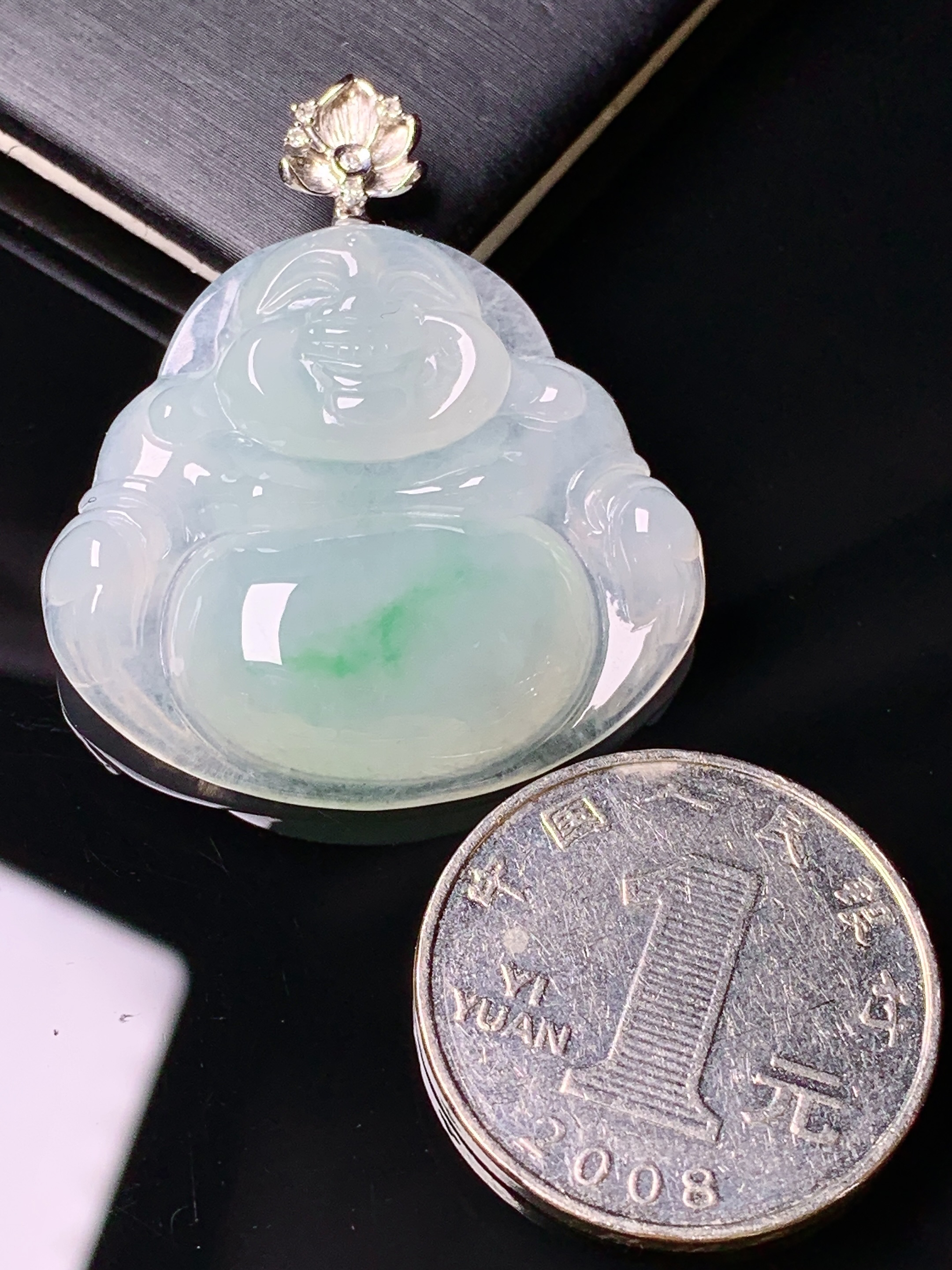 18k金钻镶嵌飘绿佛公吊坠 玉质细腻 色泽艳丽清新 水润亮眼 整体尺寸38.8*33.5*6.8x1