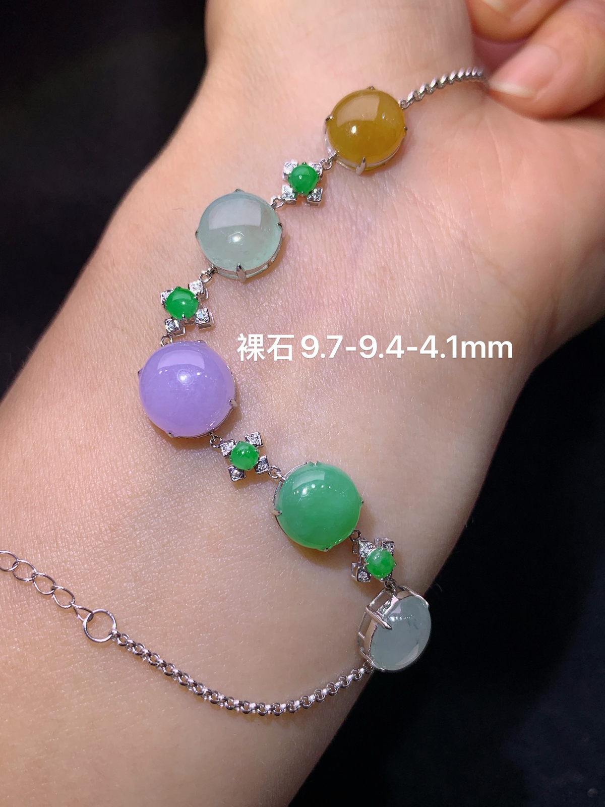 冰种多彩蛋面手链，18k金镶嵌，款式新颖，冰润细腻，种水足，Wq 尺寸9.7*9.4*4.1