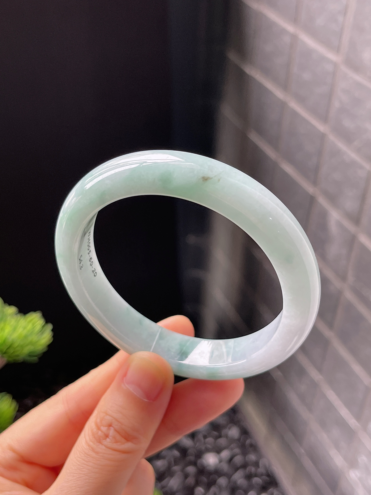 正圈54.3圈口，翡翠糯化种浅绿色手镯