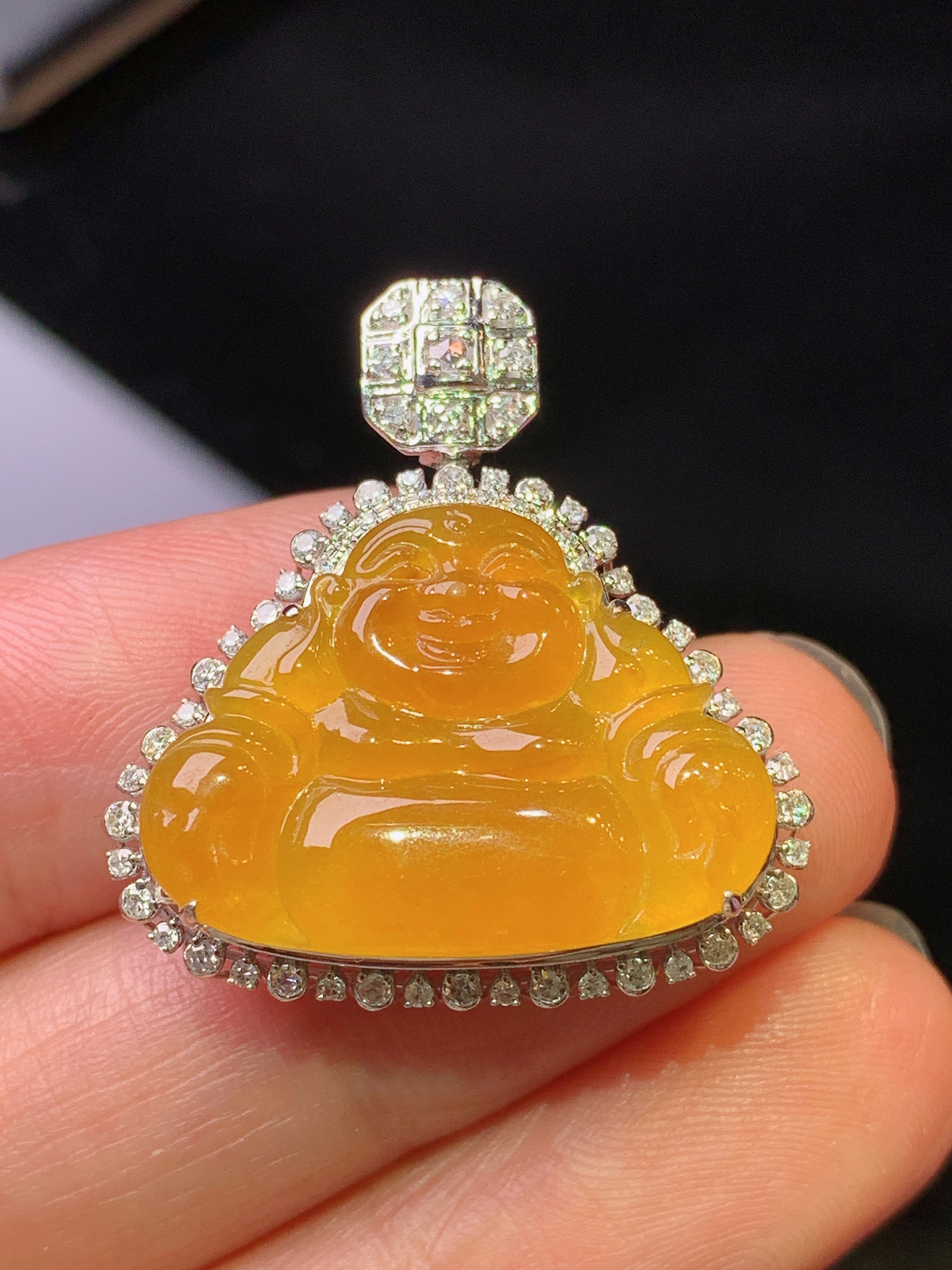 18k金钻镶嵌黄翡佛公吊坠 玉质细腻 色泽艳丽清新 水润亮眼 整体尺寸27.5*25.7*8.2y4