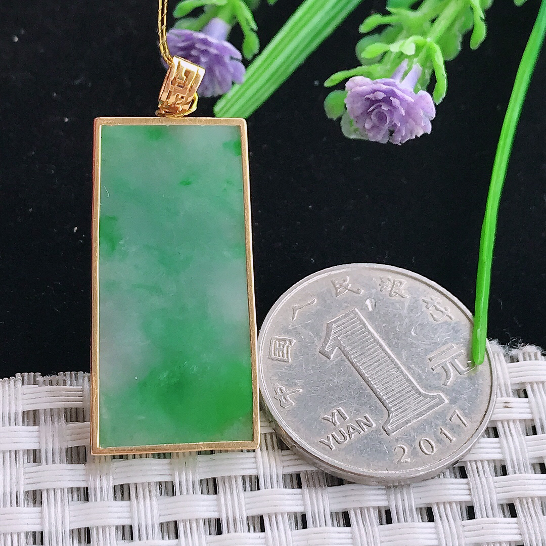 实拍A货翡翠32.5/16/3.2老坑18k金镶嵌冰润飘阳绿无事牌吊坠翡翠玉挂件
