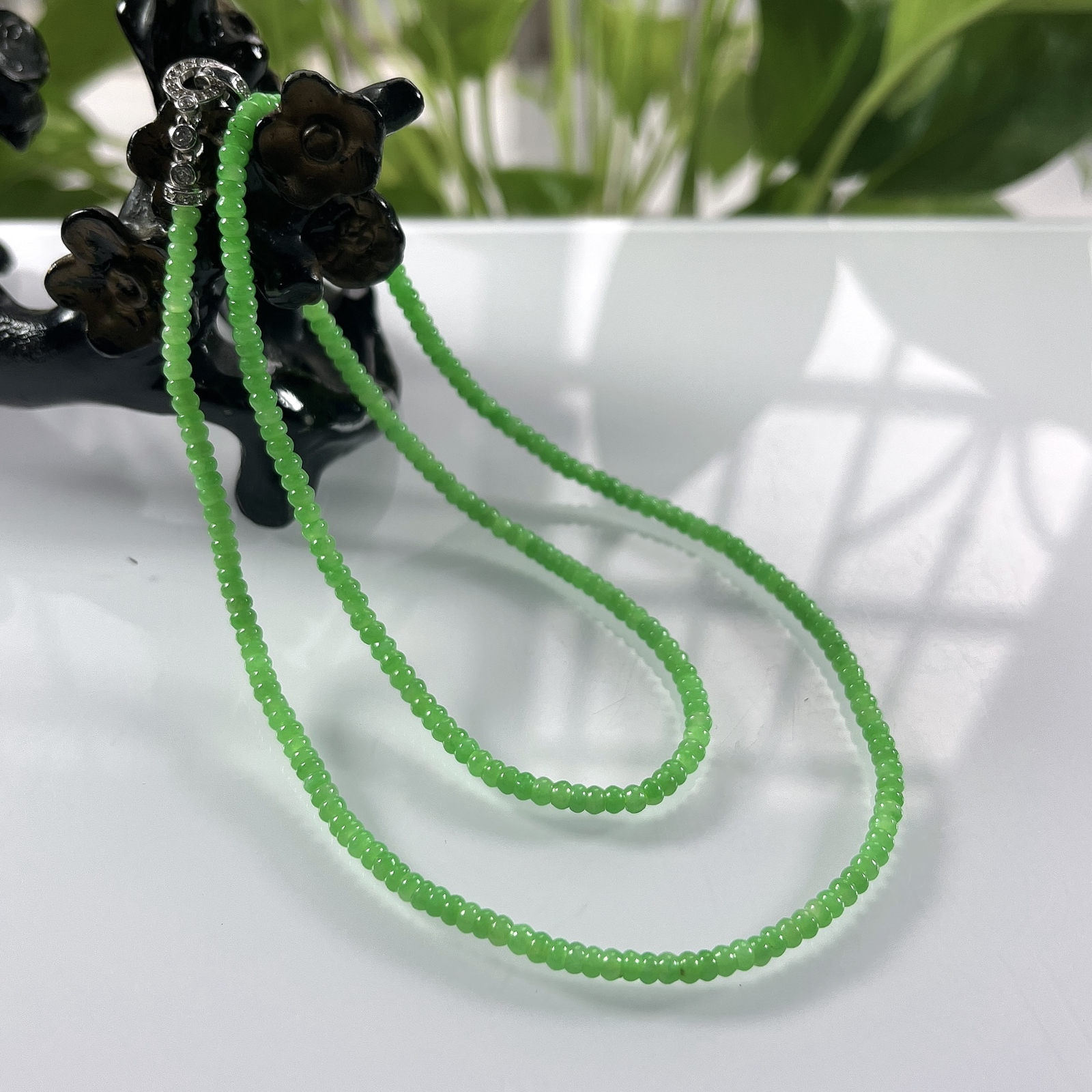 缅甸天然翡翠A货，卡3冰种满绿阳绿小算盘珠锁骨项链，尺寸：3mm/260颗，长度510mm，重量：1