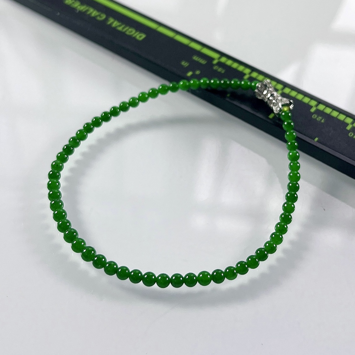 收藏级别，缅甸天然翡翠A货，卡3冰种满绿帝王绿小米珠小圆珠手串手链，尺寸：3mm/60颗，长度172mm，重量：3.20g