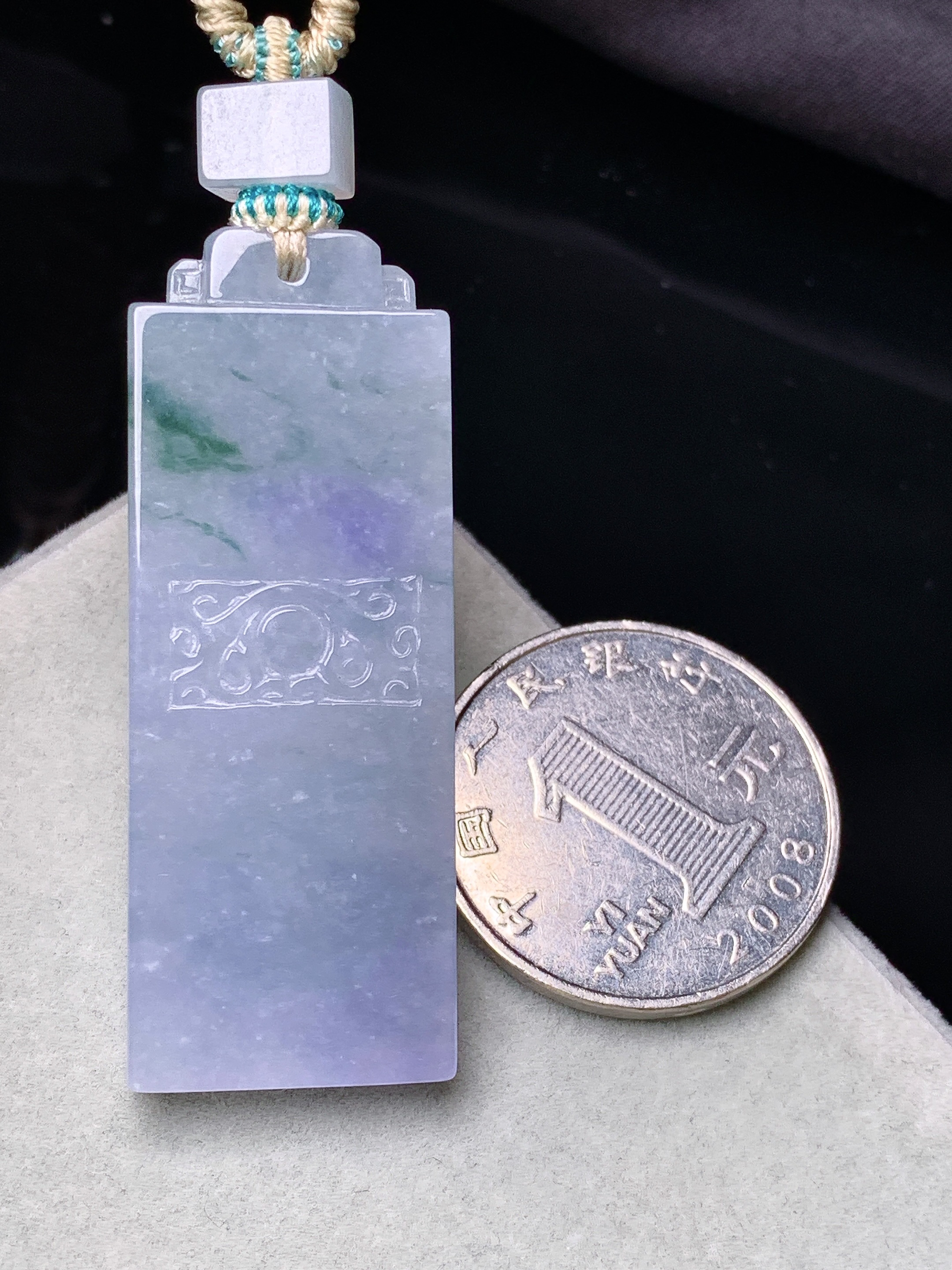 紫罗兰飘绿无事牌吊坠 玉质细腻 色泽艳丽清新 水润亮眼 整体尺寸47*17.8*5L1