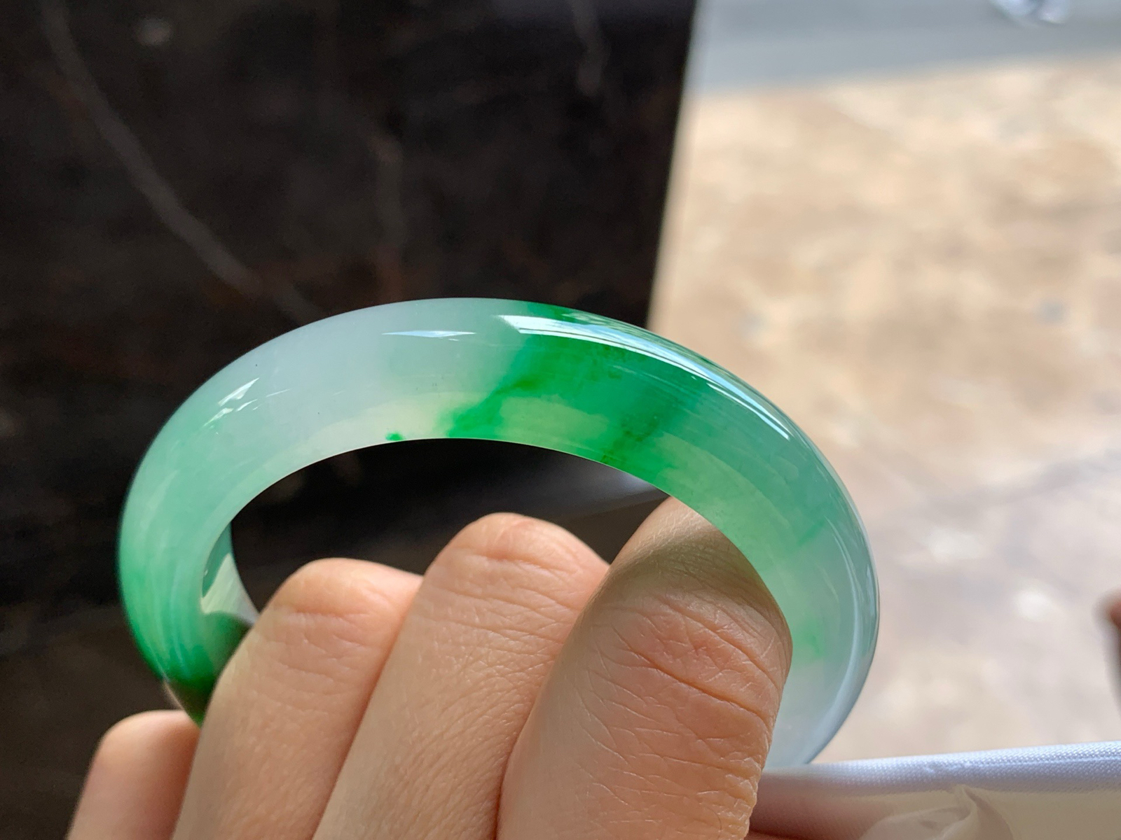 51-11.5-8.1

冰种带色手镯^_^鲜艳 亮眼 种水好