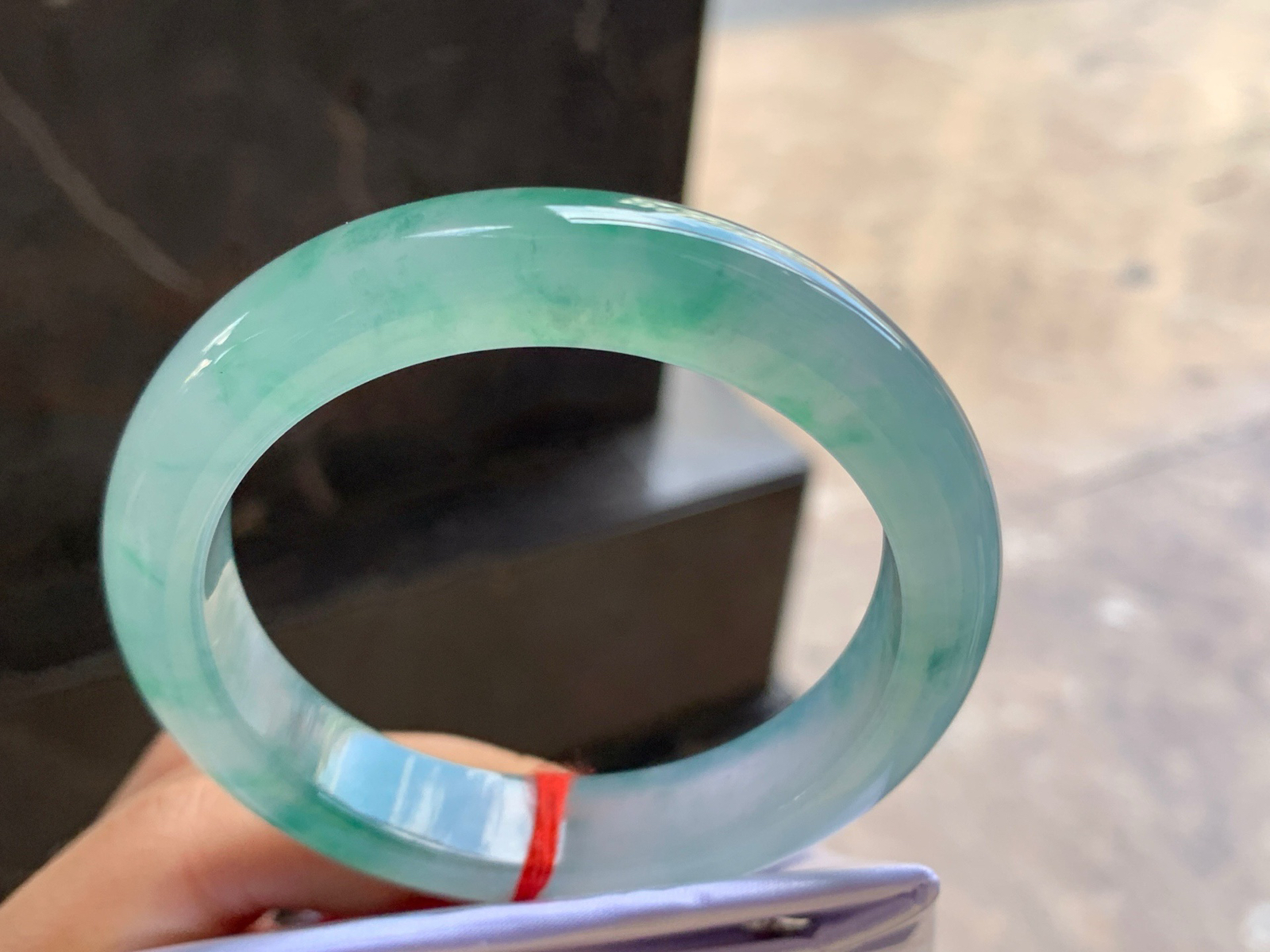 55-12.2-9.2

冰飘绿手镯^_^透亮