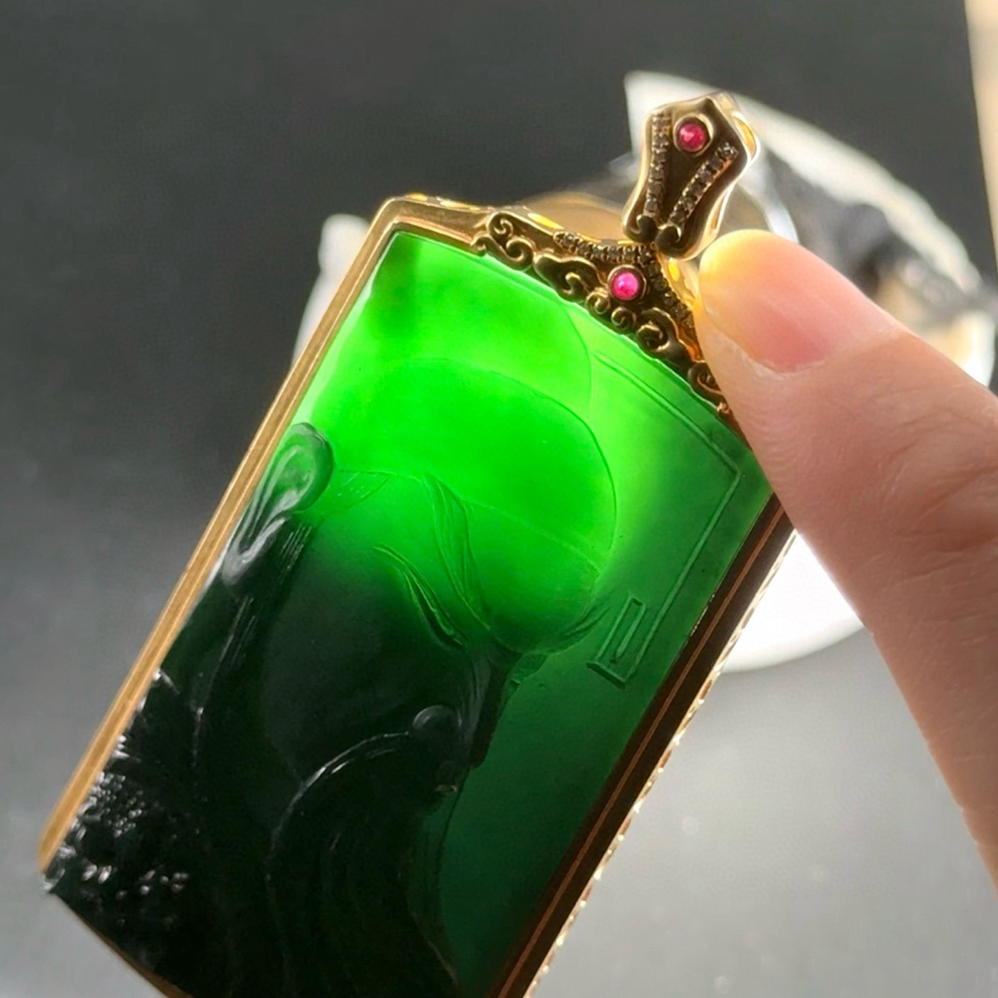 18k墨翠关公 种好色正 黑度极好 打灯通透 油性十足 雕工精湛 尺寸74.1