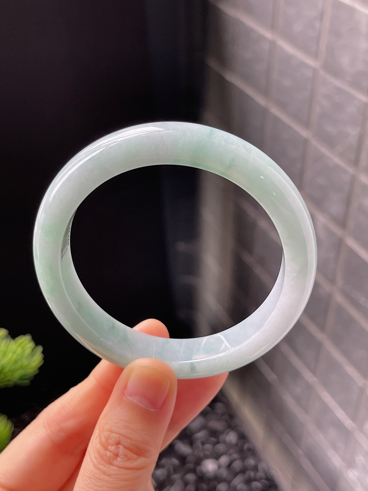 正圈54.3圈口，翡翠糯化种浅绿色手镯