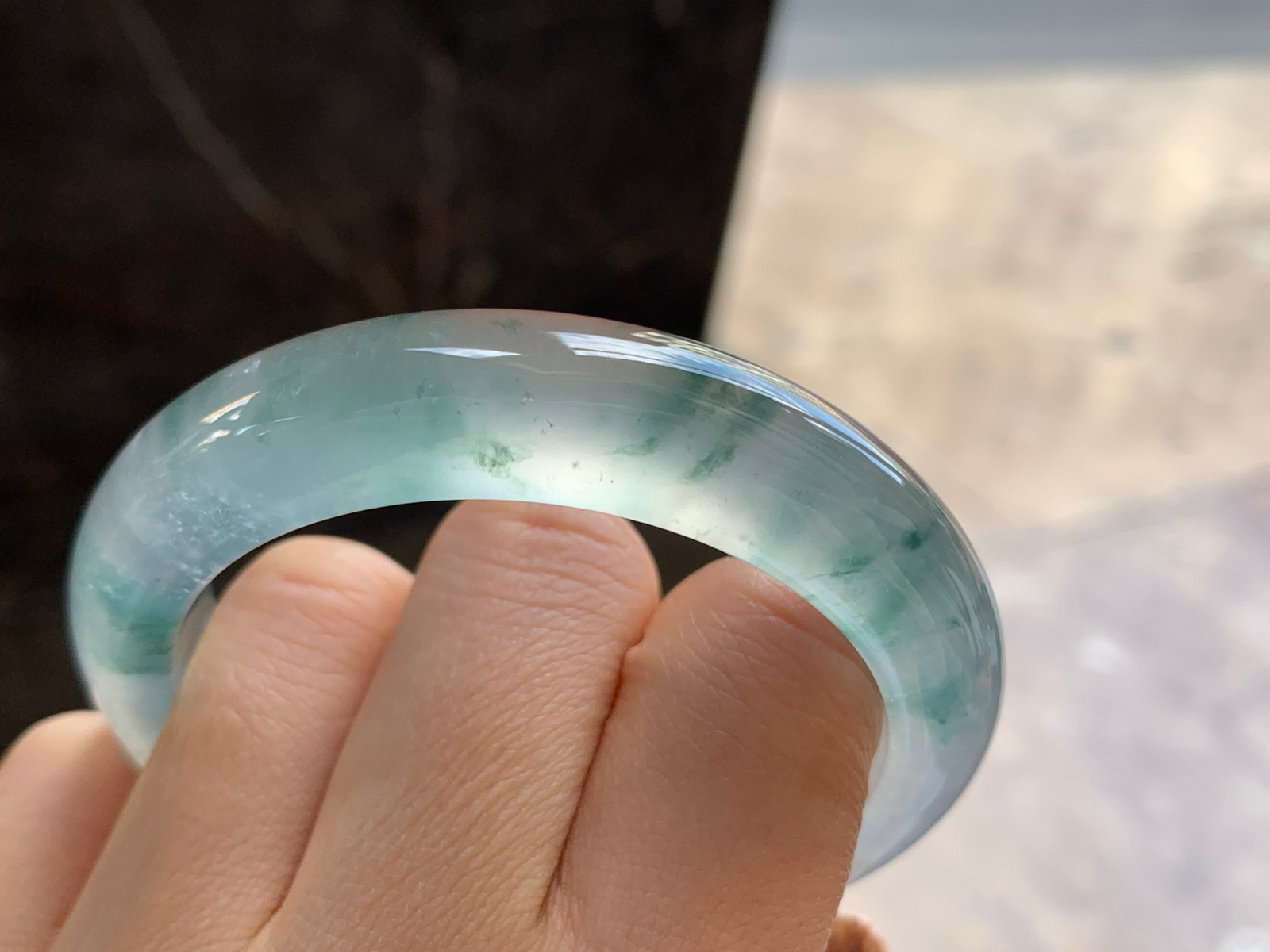 53-12.6-9.3

高冰蓝花手镯^_^透亮