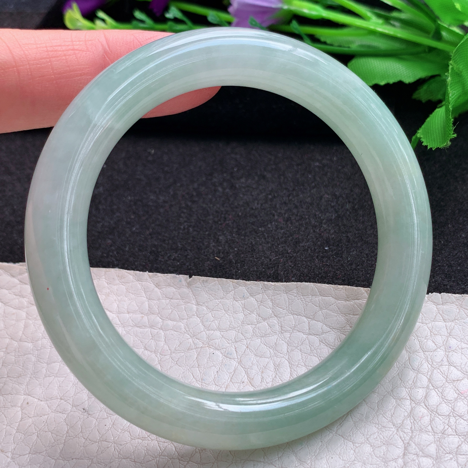 qh实拍55*10.5*10美人镯 缅甸翡翠A货玉手镯精美浅绿圆条玉手镯