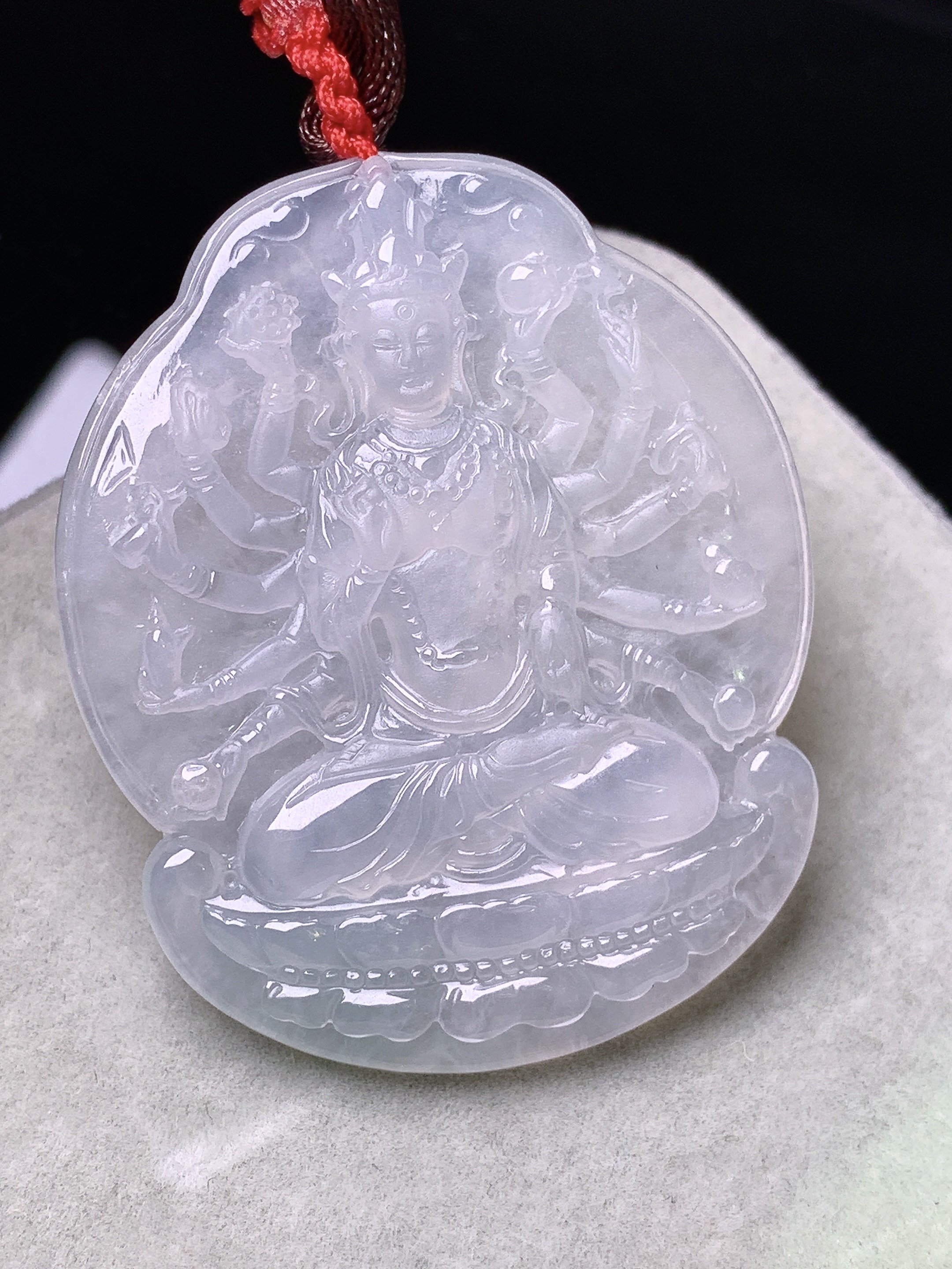 冰种观音菩萨牌子吊坠 玉质细腻 色泽艳丽清新 水润亮眼 整体尺寸48.5*40*5.3b2