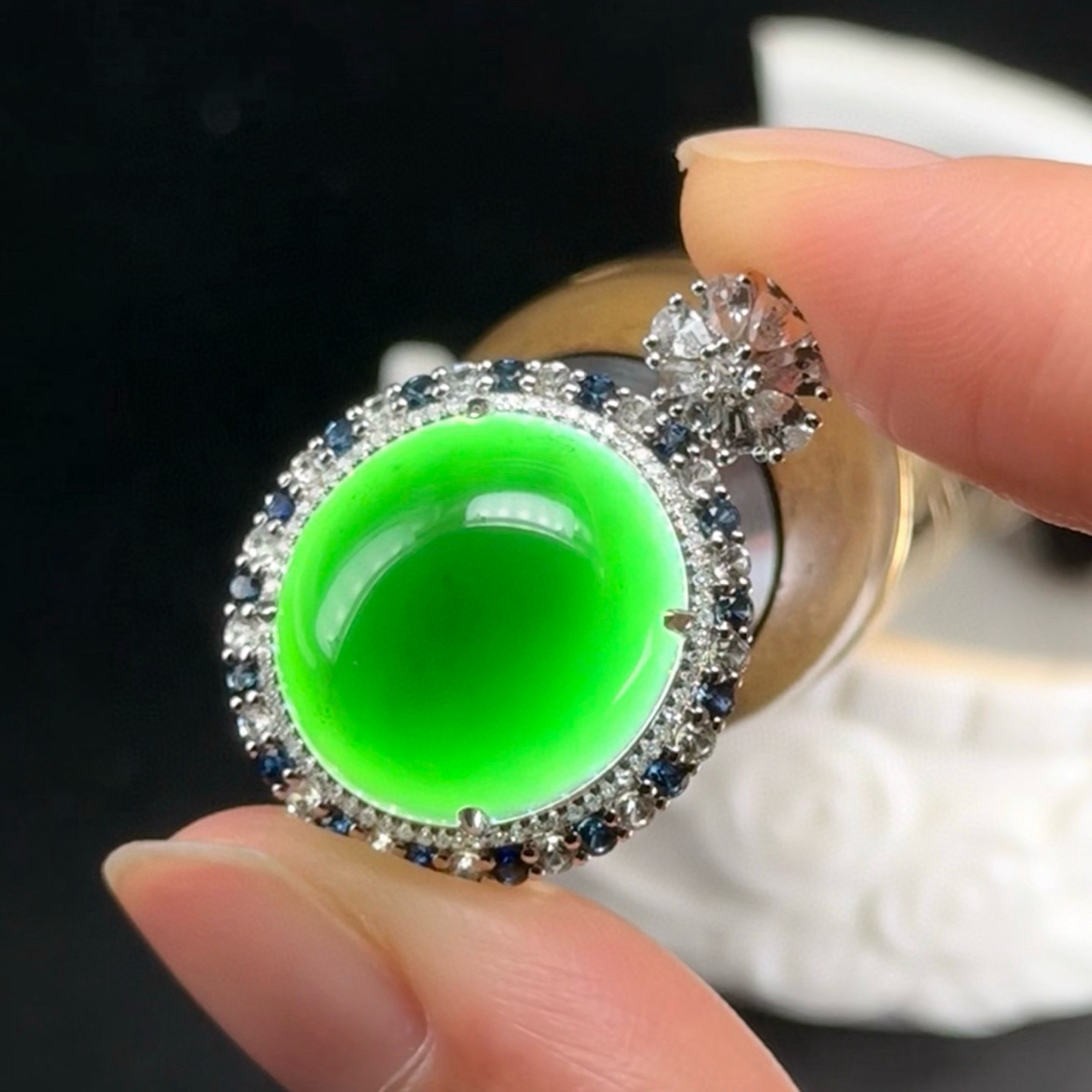 精品18k墨翠蛋面吊坠 种好色正 黑度极好 打灯通透去油性十足 尺寸30.2