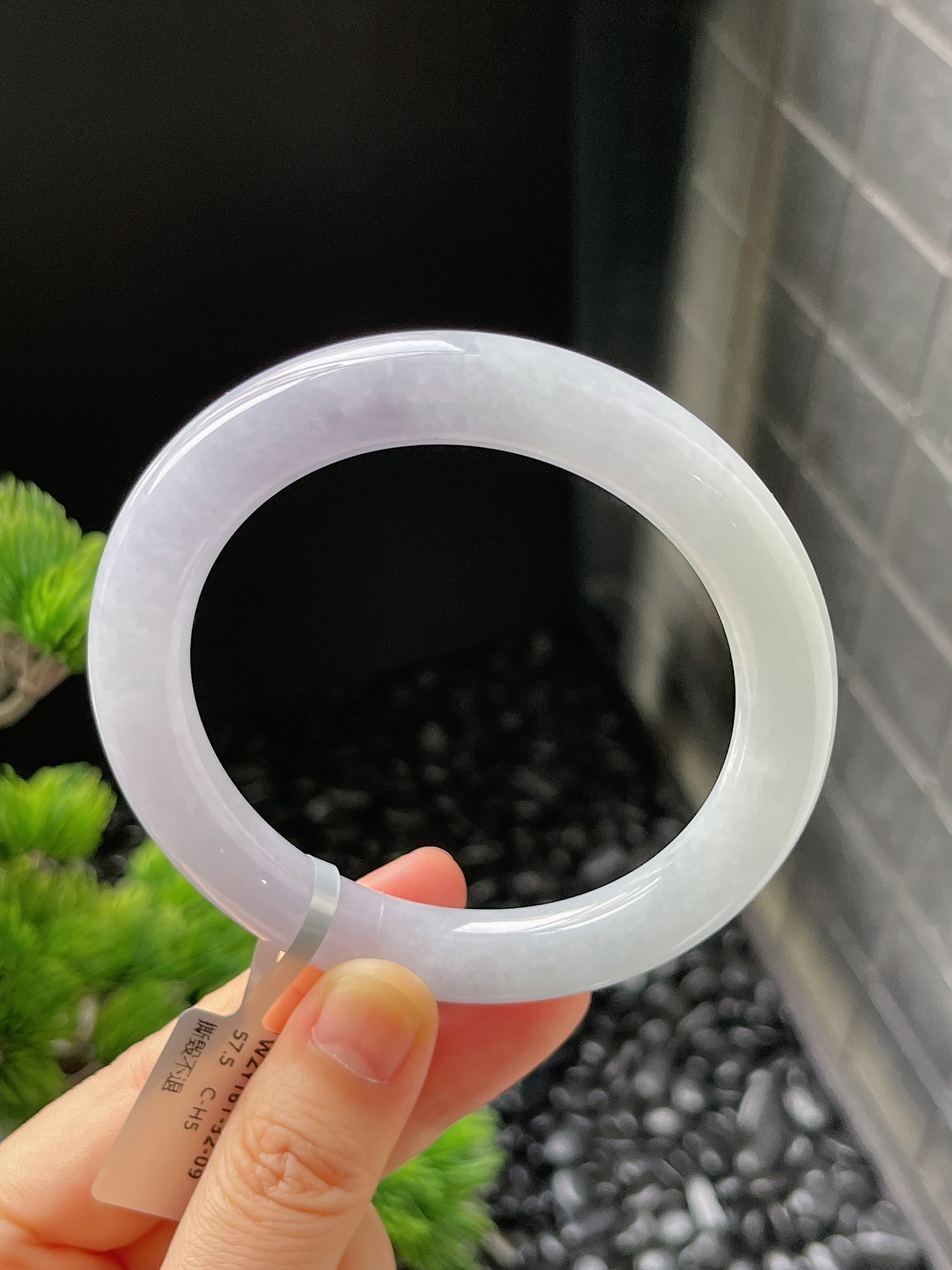 圆镯57.5圈口，翡翠糯化种淡春彩手镯