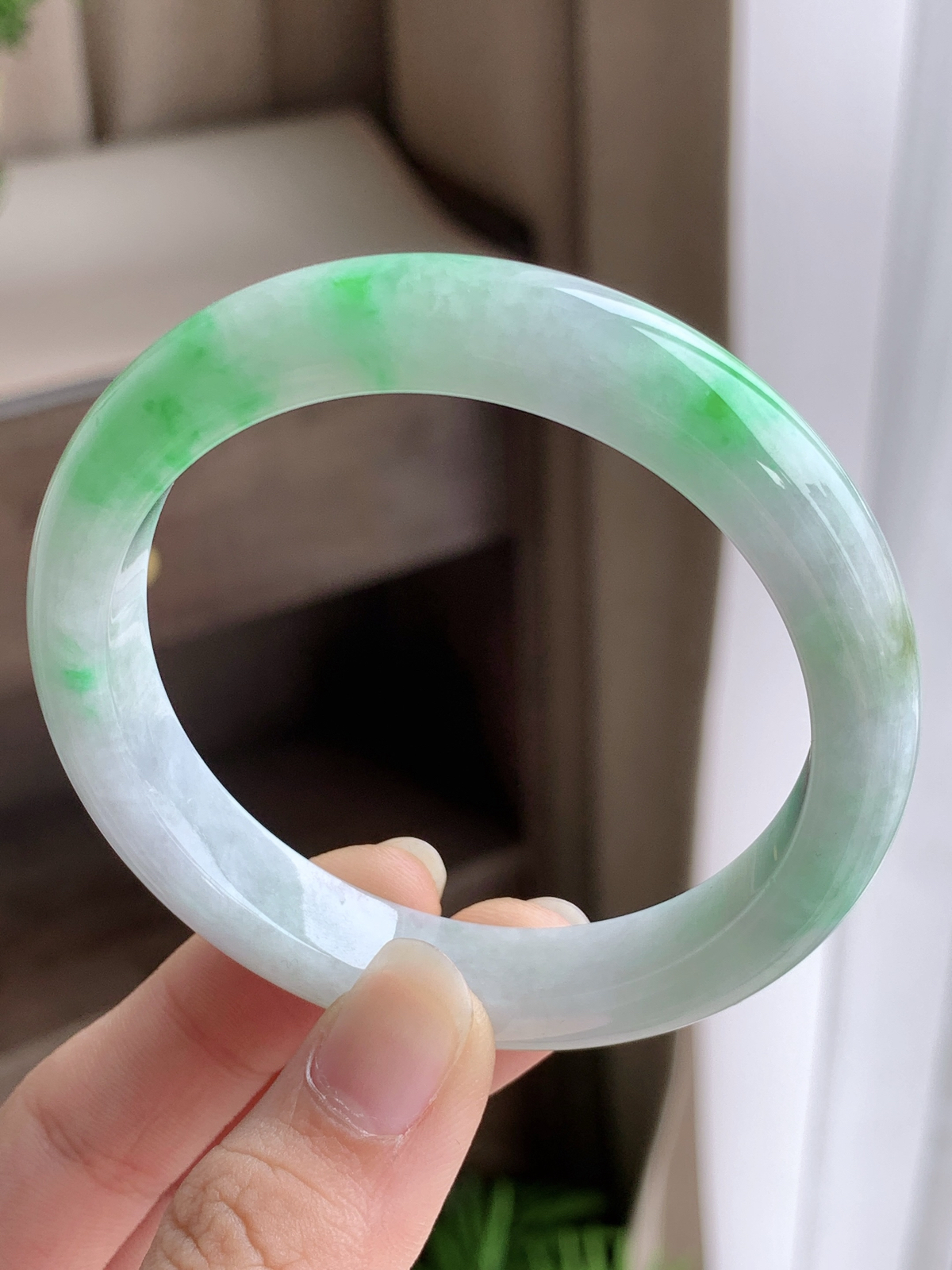 【手镯】正圈 圈口 55 56
【尺寸】56-10.9-7.8
【说明】飘绿花 冰飘花 金丝绿 白