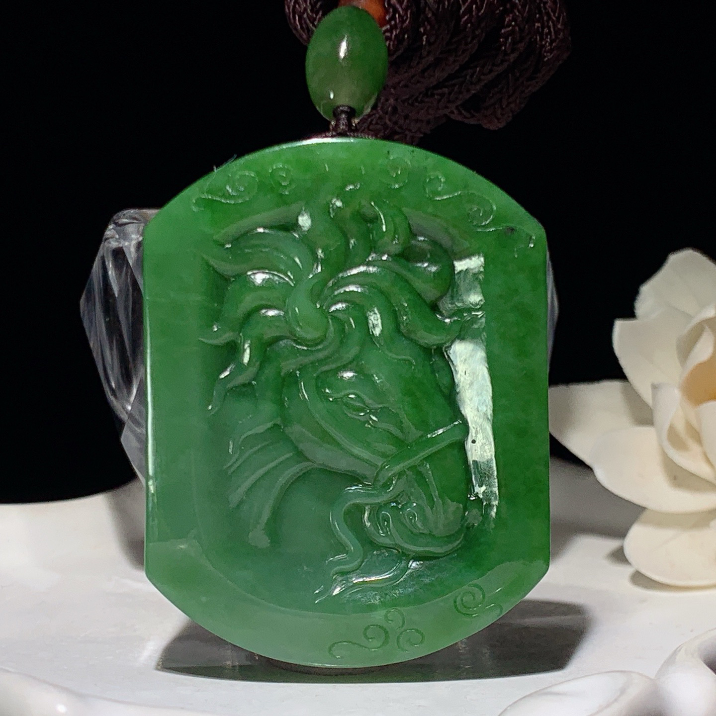 和田玉七号矿红皮料阳绿俄罗斯碧玉龙佑一方牌子挂件 尺寸55/42/14重77克 玉质细腻油润 底色纯净 脂粉好，品质好。lt260323