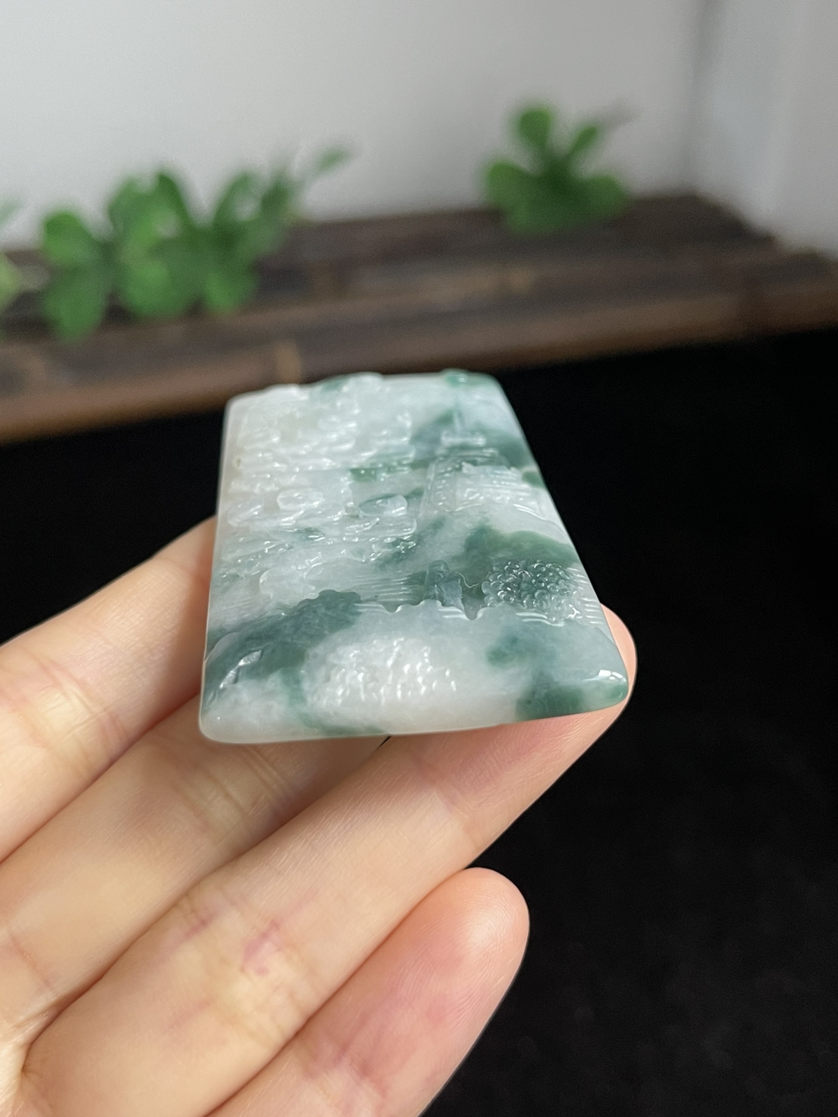 翡翠飘绿山水牌