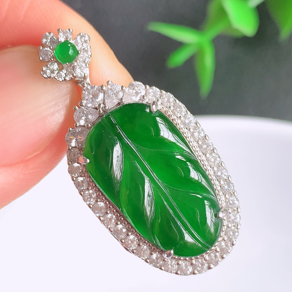冰润满绿925银镶金枝玉叶翡翠吊坠  老种起胶感  飘花灵动  寓意“金枝玉叶，大业有成，一夜成名”