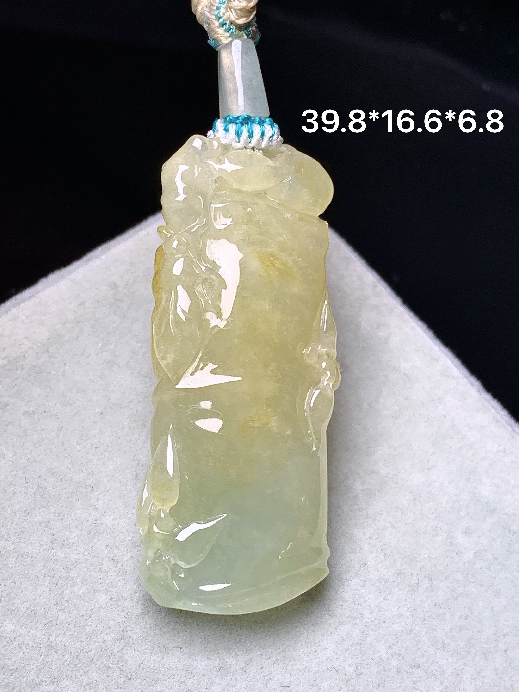 冰黄翡竹节牌子吊坠 玉质细腻 色泽艳丽清新 水润亮眼 整体尺寸39.8*16.6*6.8L1