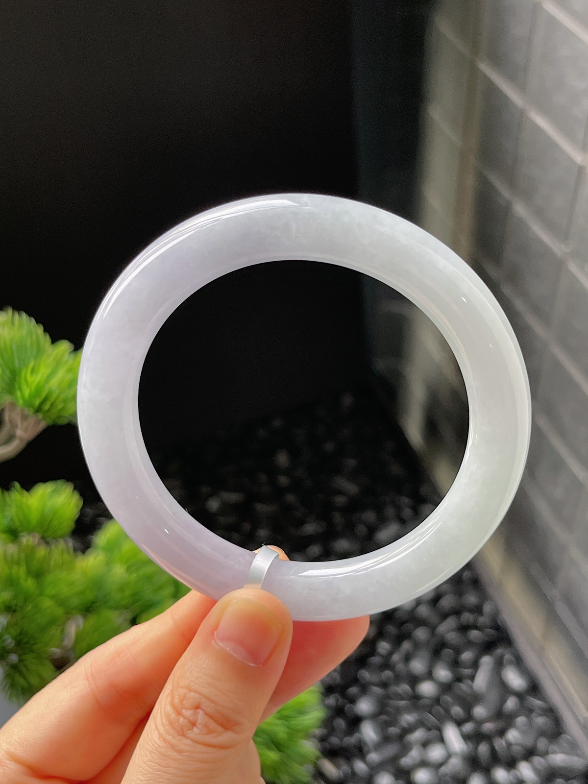 圆镯57.5圈口，翡翠糯化种淡春彩手镯