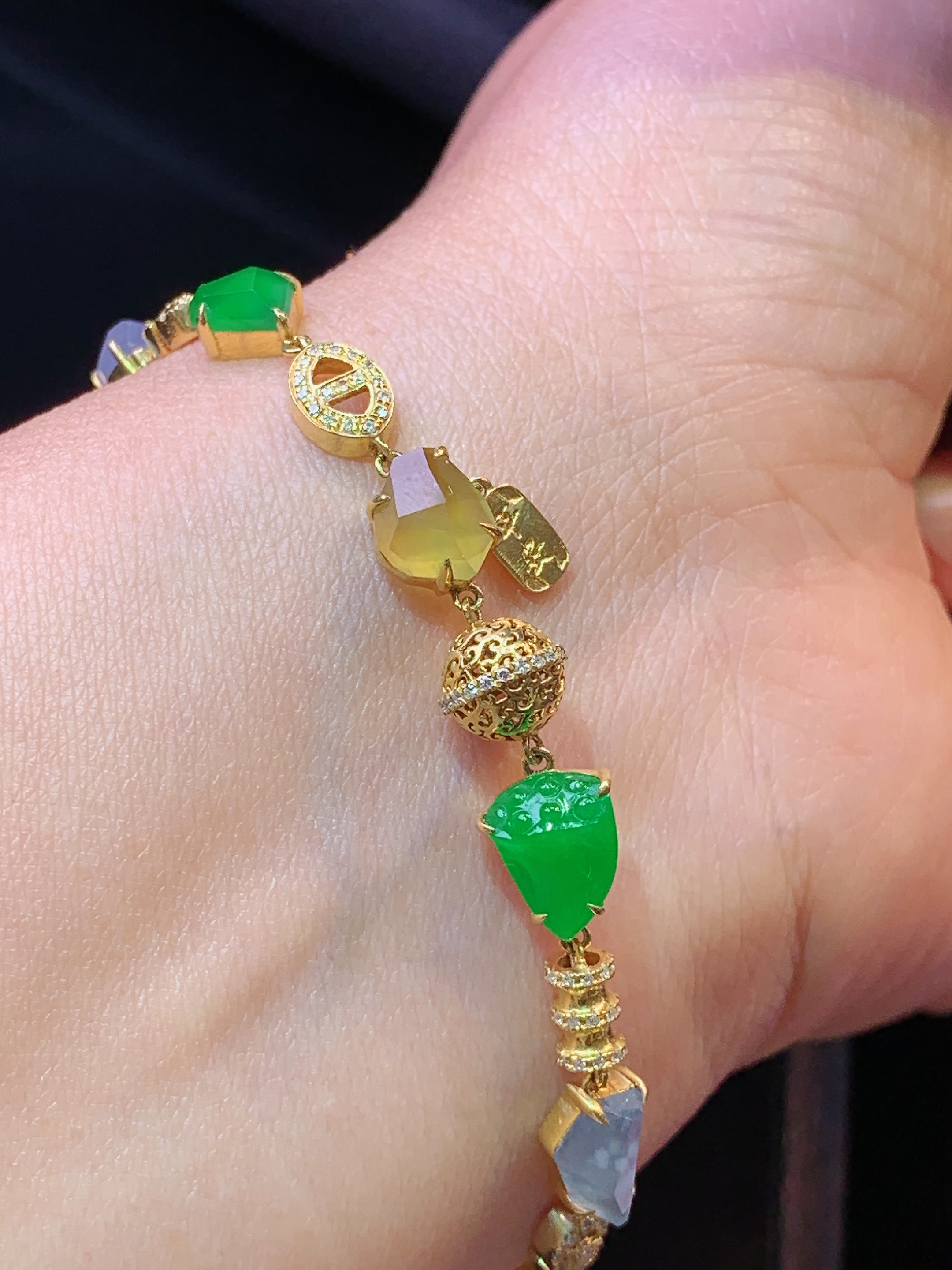 18k金钻镶嵌多彩随形手链 玉质细腻 色泽艳丽清新 水润亮眼 整体尺寸180*7.7*4.2L3