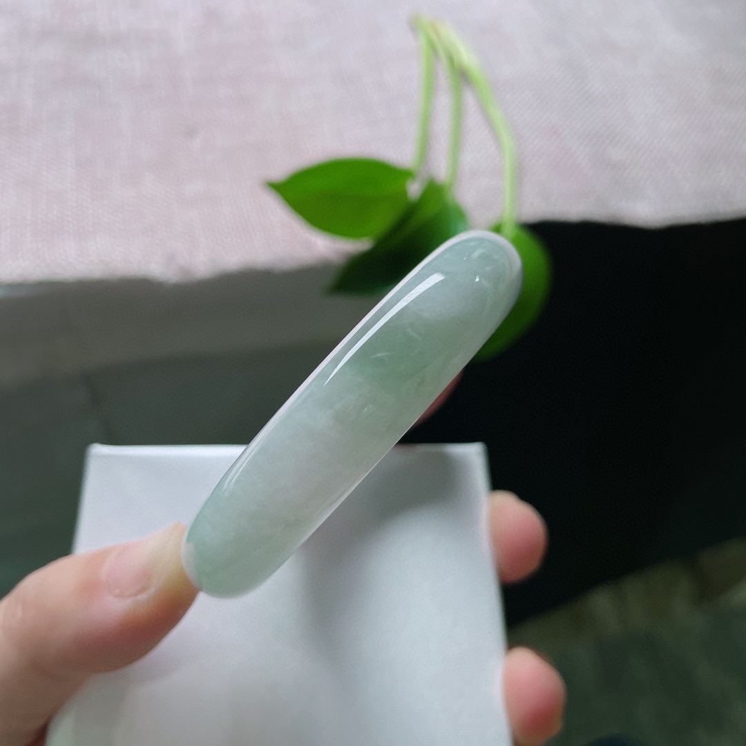 52.1/12.8/7.5。淡绿底正圈，水润细腻，清雅气质，温柔大方。无纹裂