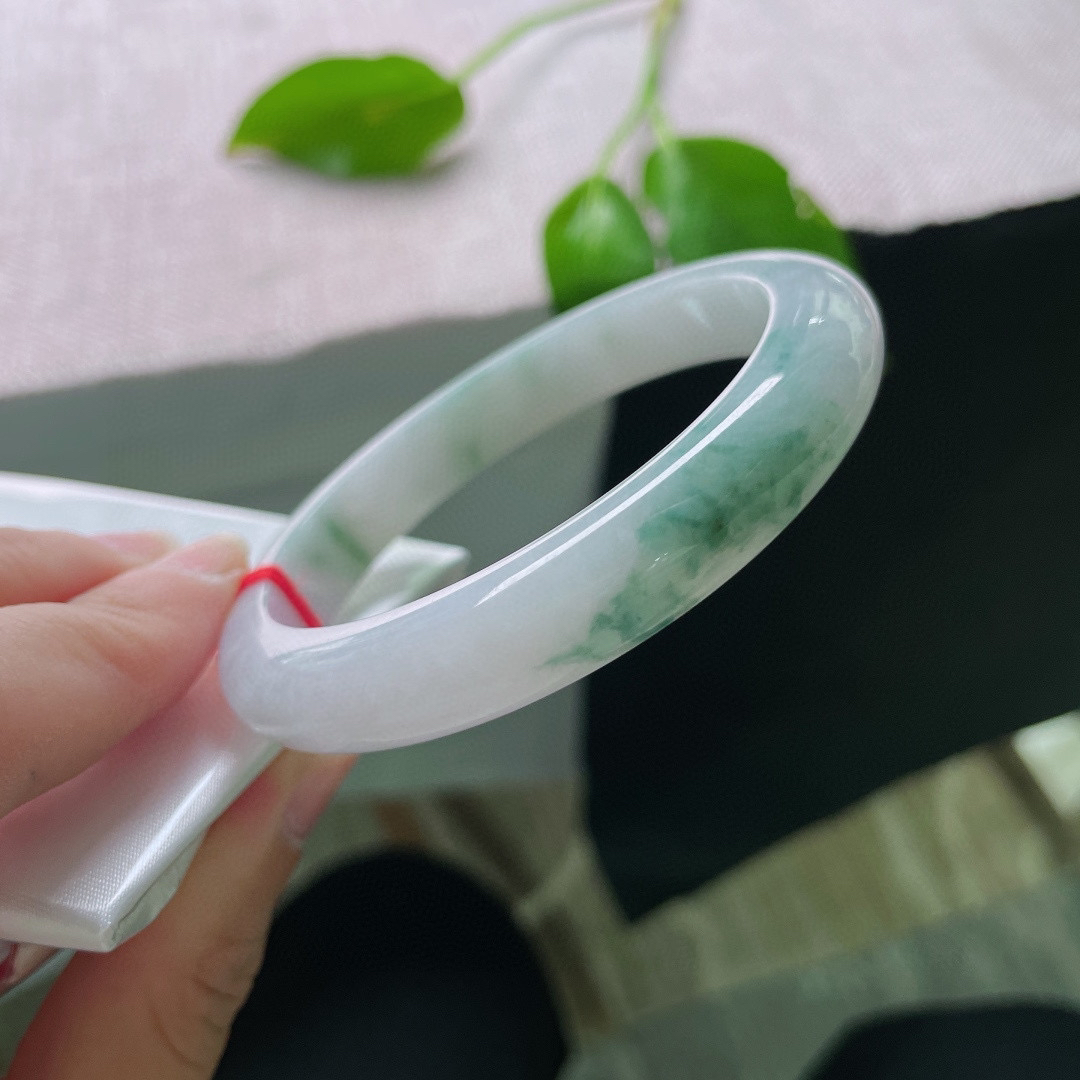 58.7/10.9/7.9。飘花正圈，白底，肉质细腻干净，洒金，细纹不影响