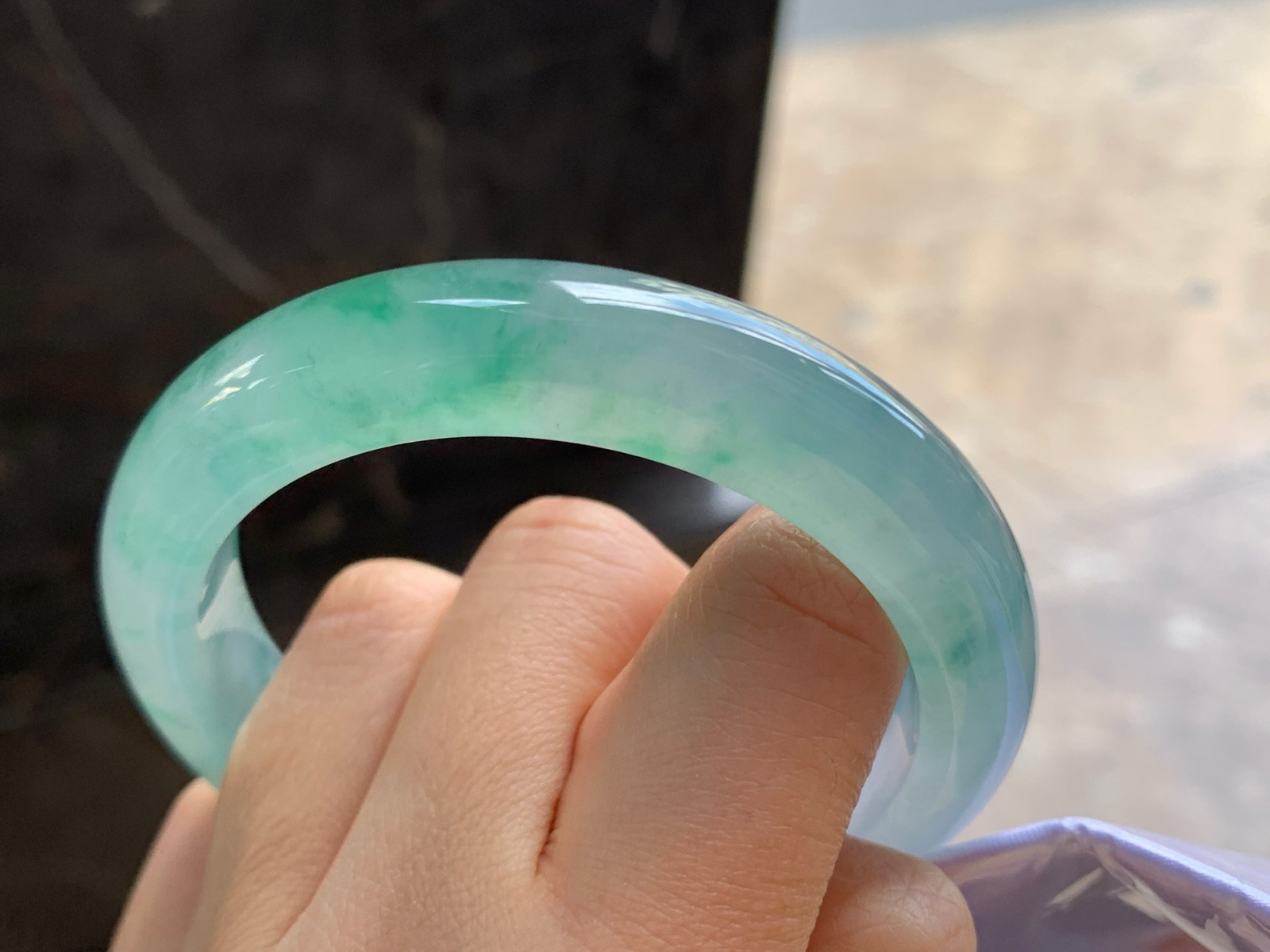 55-12.2-9.2

冰飘绿手镯^_^透亮