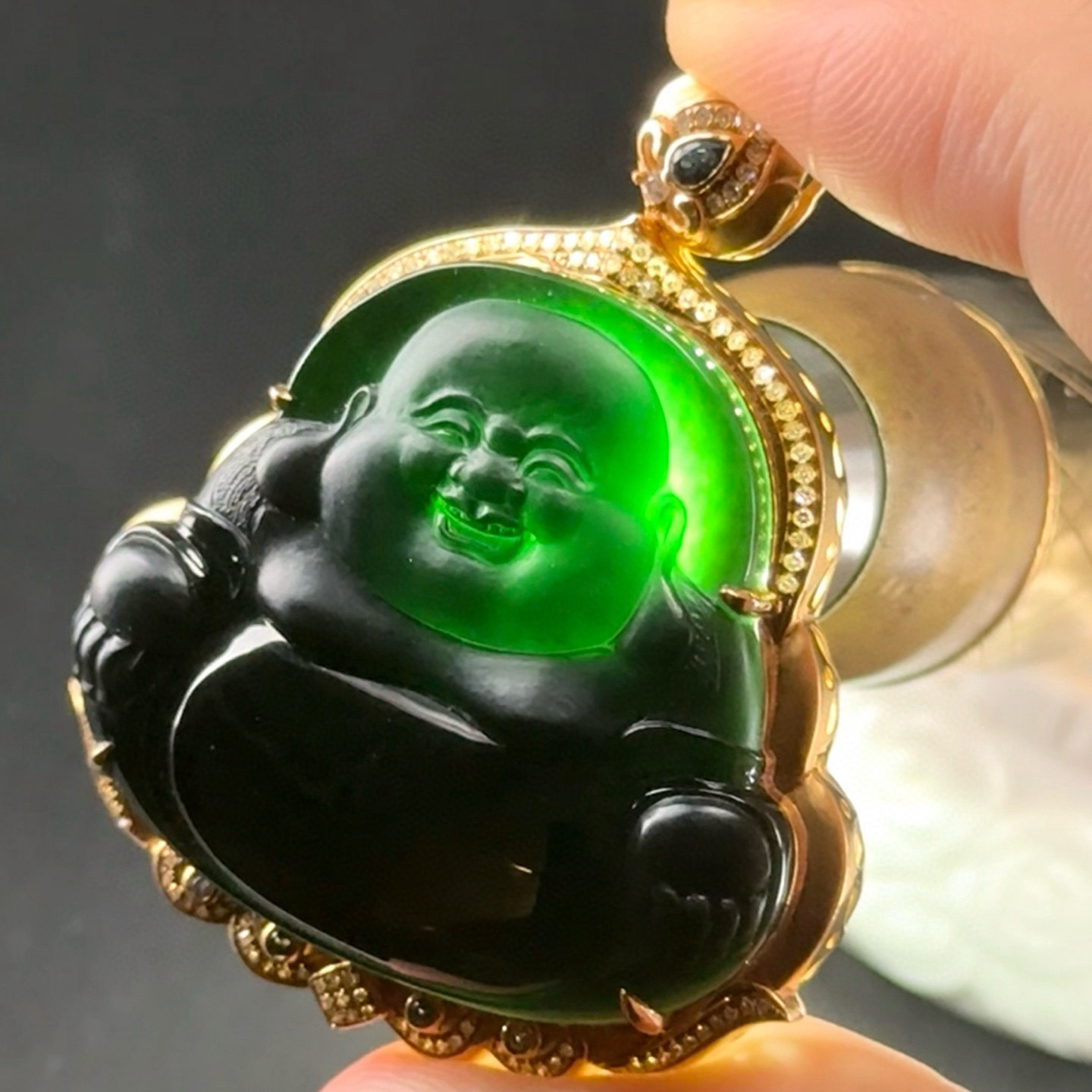 精品18k墨翠大肚佛 种好色正 黑度极好 打灯通透 油性十足  尺寸49.2