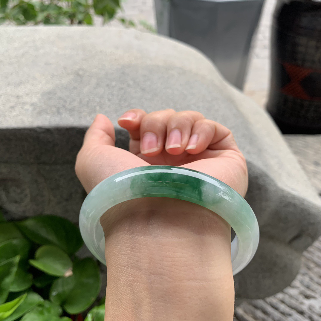 大圈口 62.7-12.9-8.9【辣瓜绿正圈手镯】正圈62 63可戴