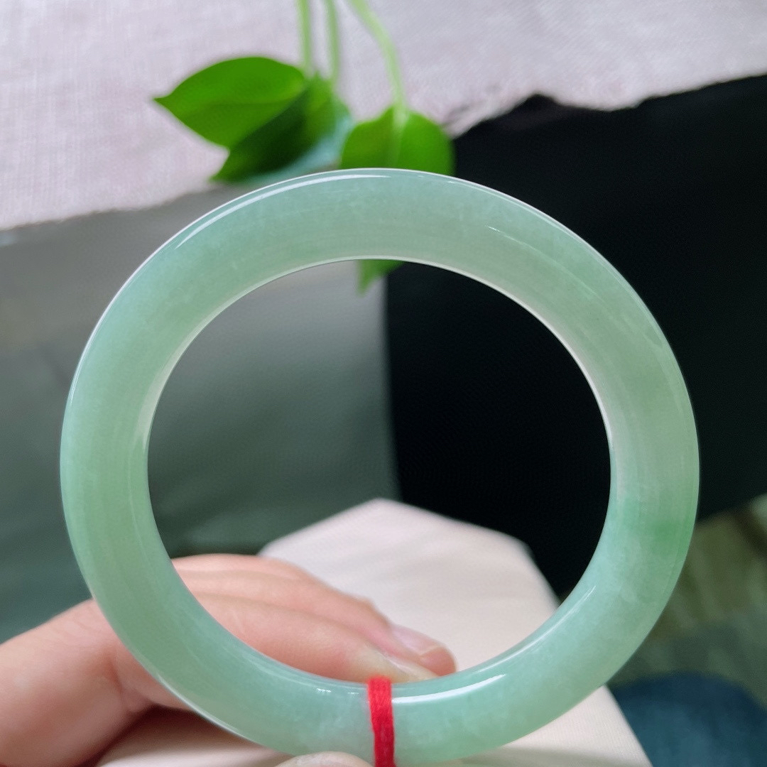 56.3/9.5，晴绿圆条，无暇